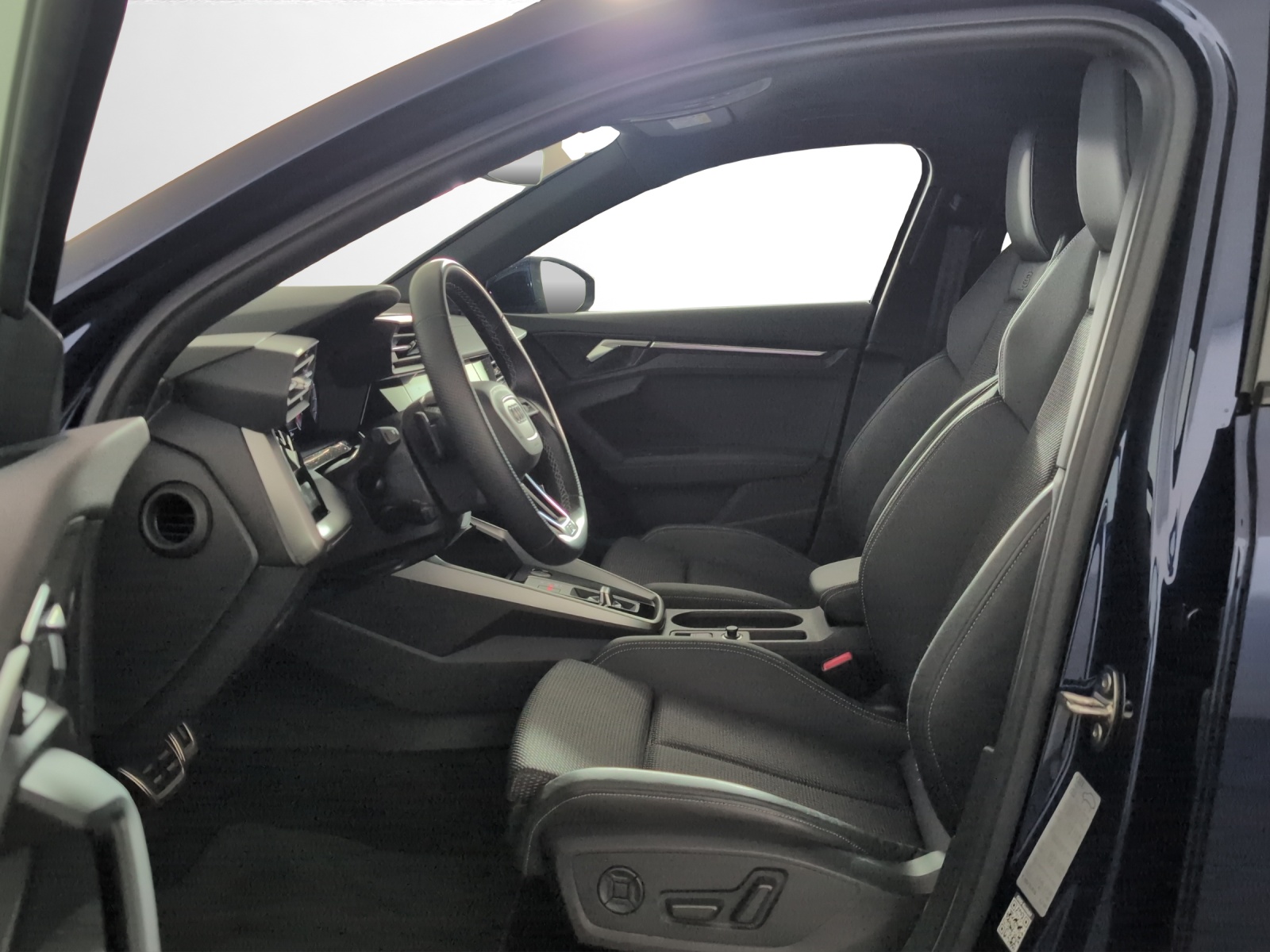 AUDI A3 Sportback 40 TFSI S line quattro S-tronic-image-5