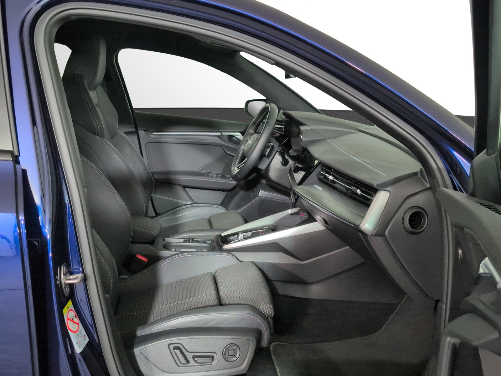 AUDI A3 Sportback 40 TFSI S line quattro S-tronic-image-6