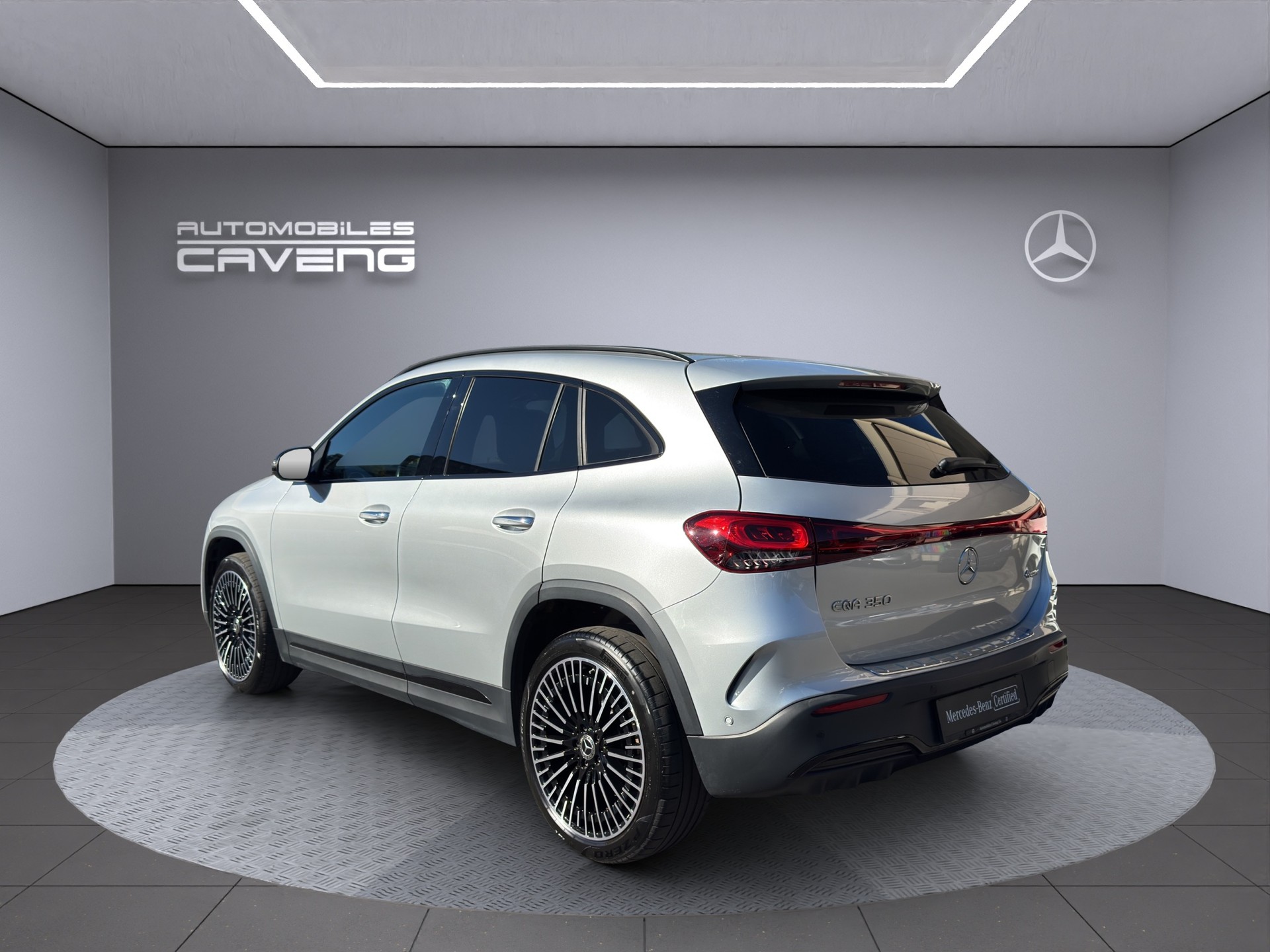 MERCEDES-BENZ EQA 350 AMG Line 4Matic-showroom-element-2