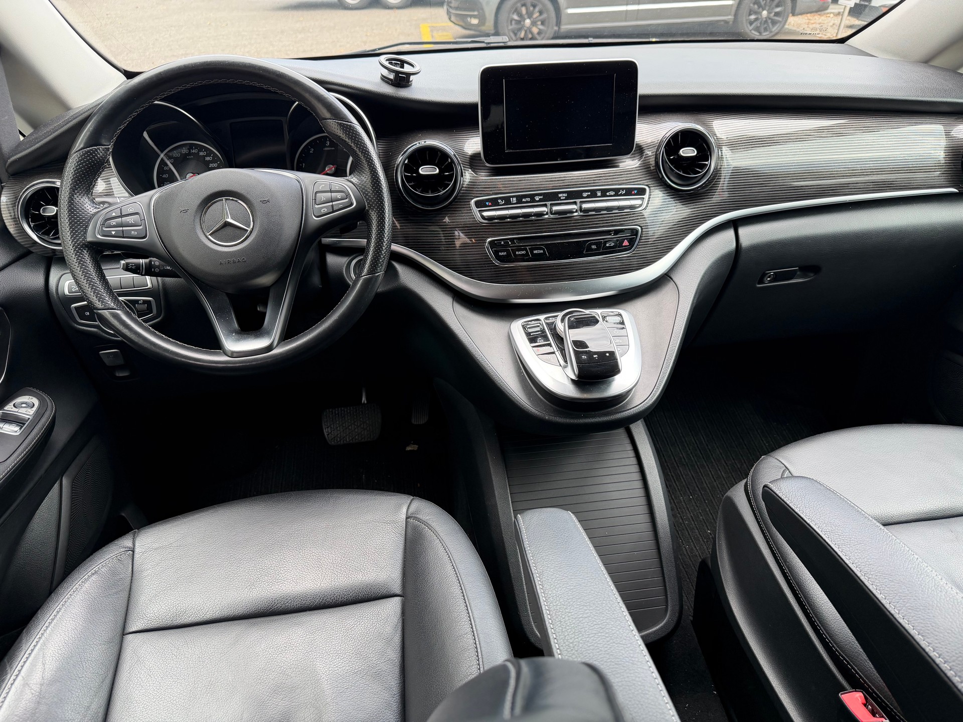 MERCEDES-BENZ V 250 d lang Avantgarde 4Matic G-Tronic-image-4