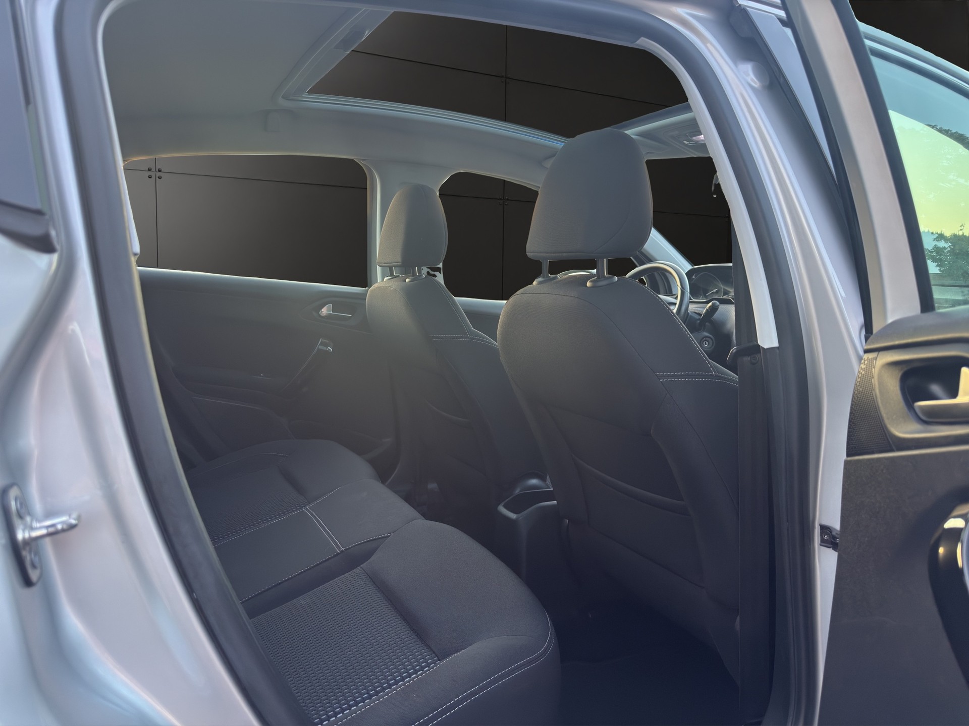 PEUGEOT 208 1.2 Roland Garros-image-15