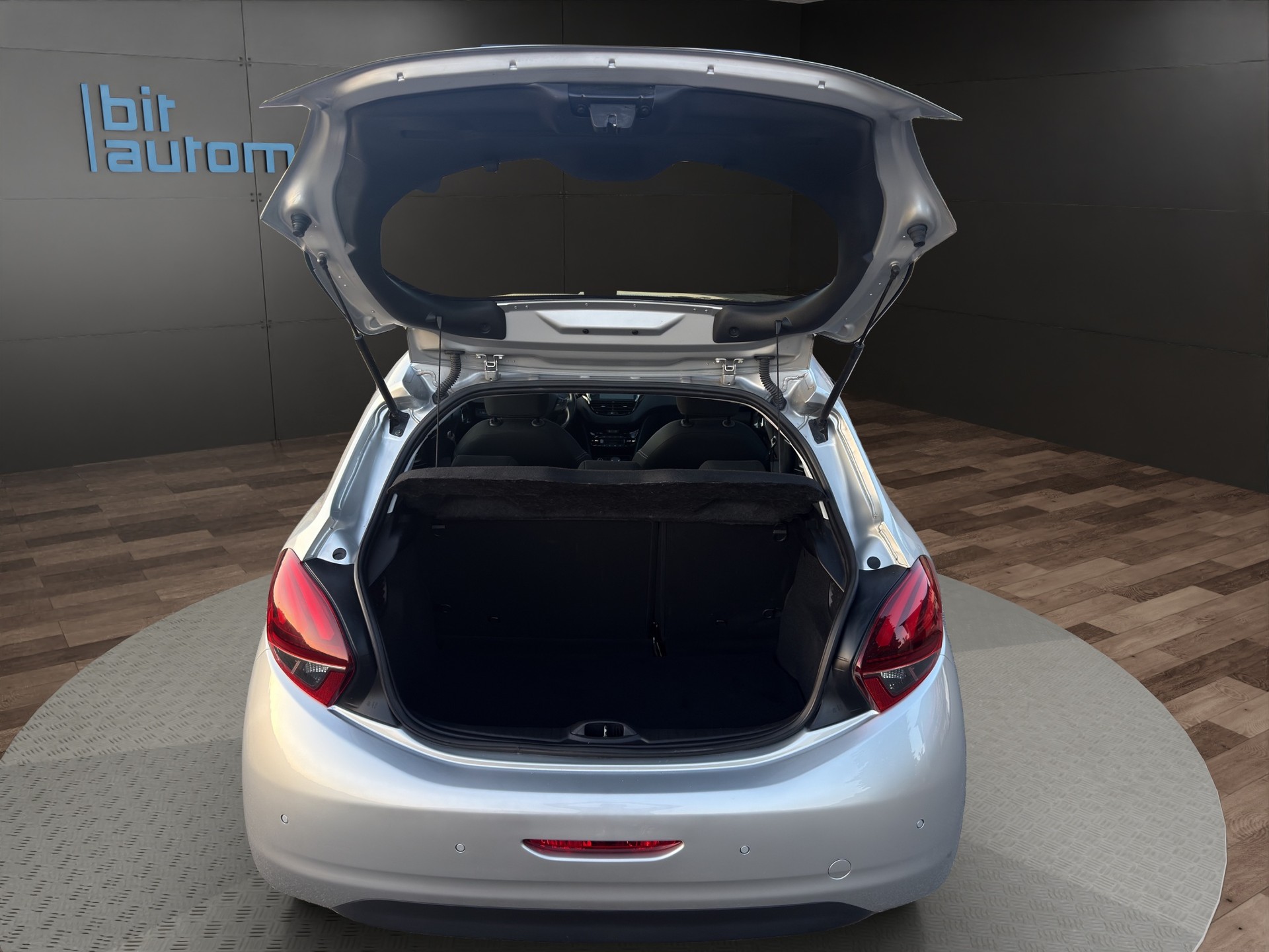 PEUGEOT 208 1.2 Roland Garros-image-6