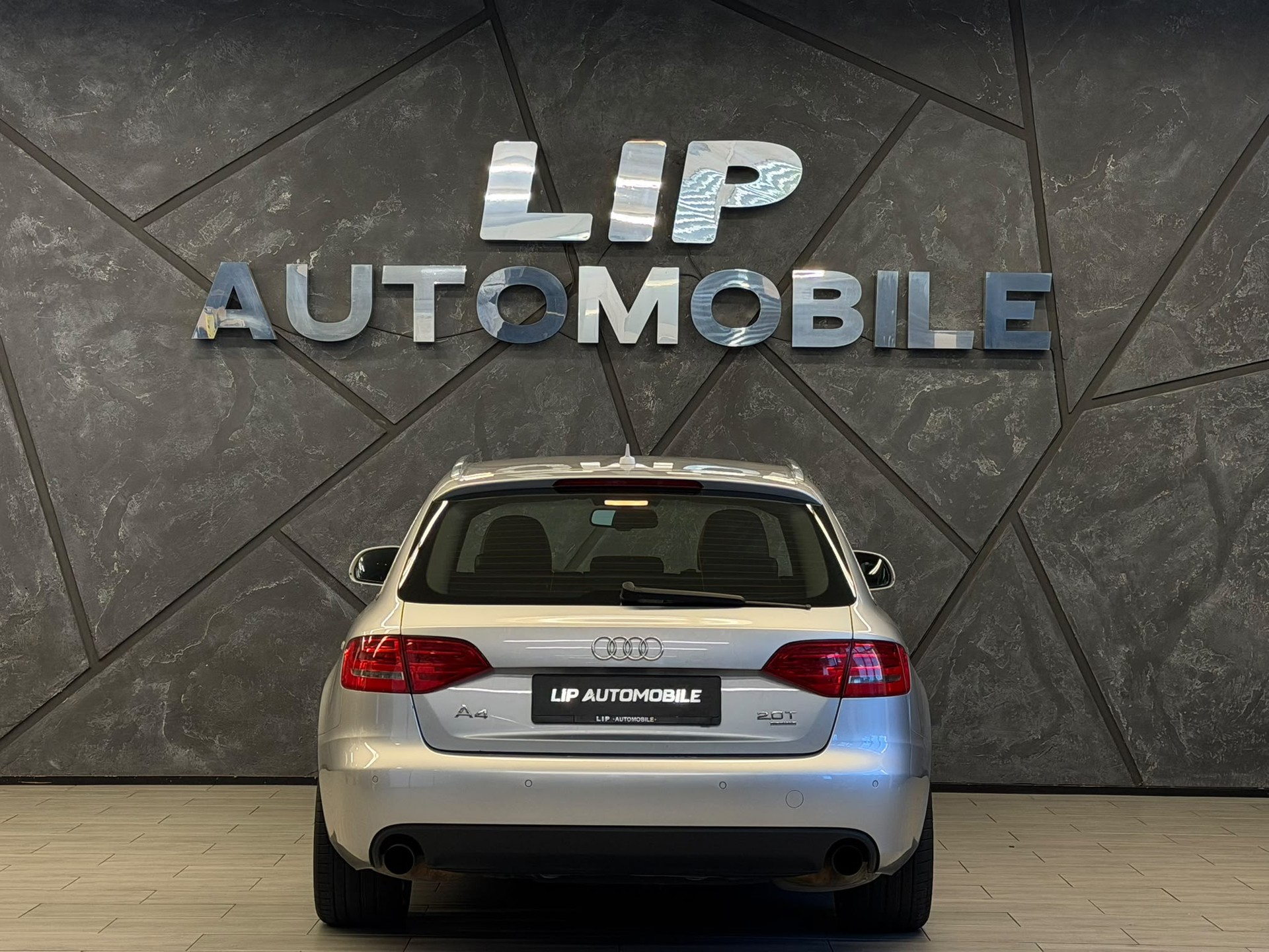 AUDI A4 Avant 2.0 TFSI quattro-image-6