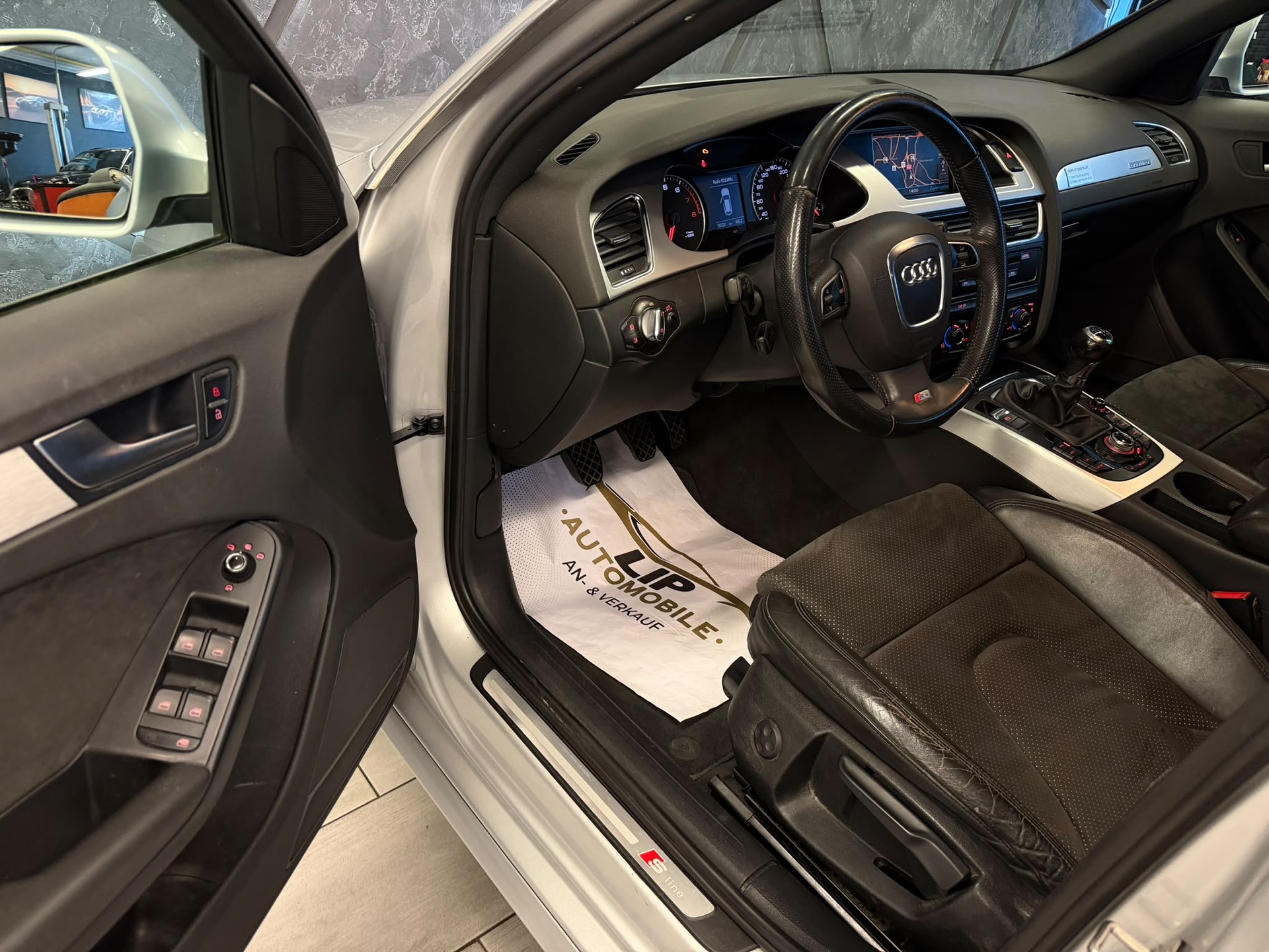 AUDI A4 Avant 2.0 TFSI quattro-image-12
