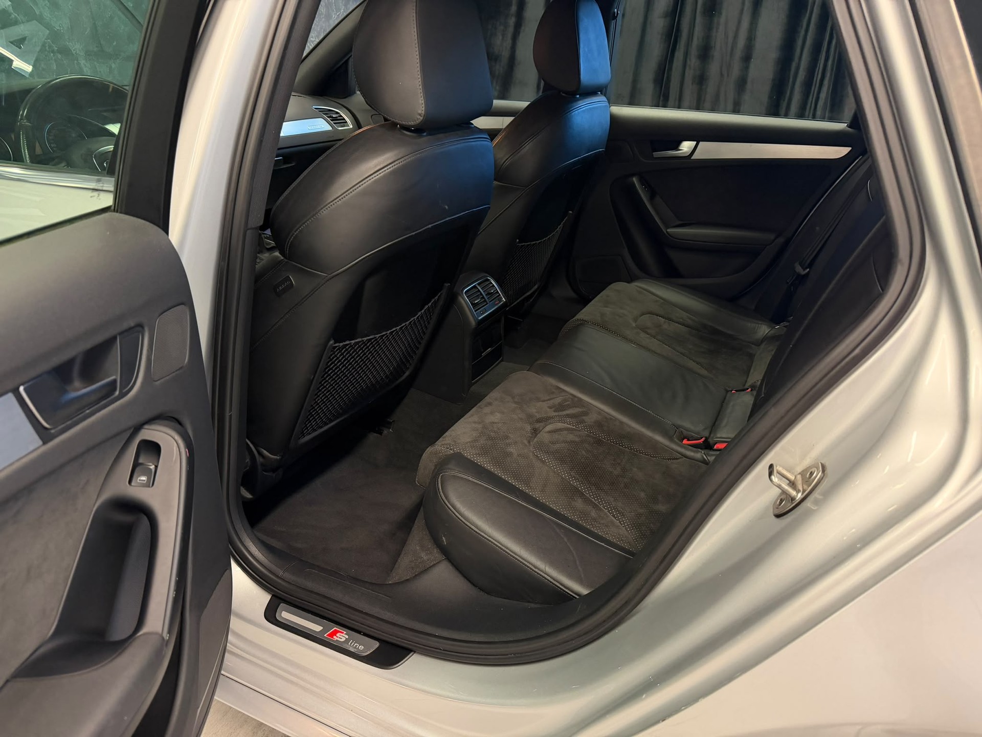 AUDI A4 Avant 2.0 TFSI quattro-image-13