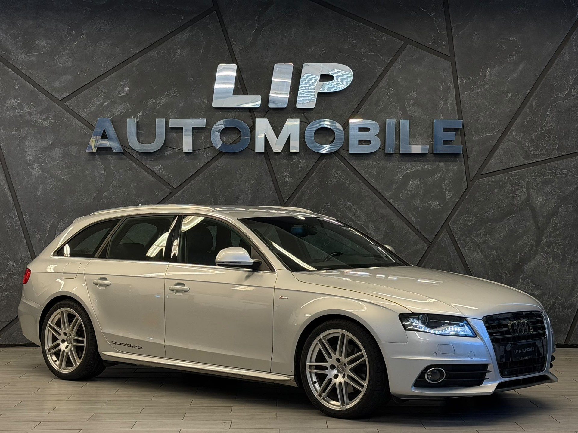 AUDI A4 Avant 2.0 TFSI quattro-image-2