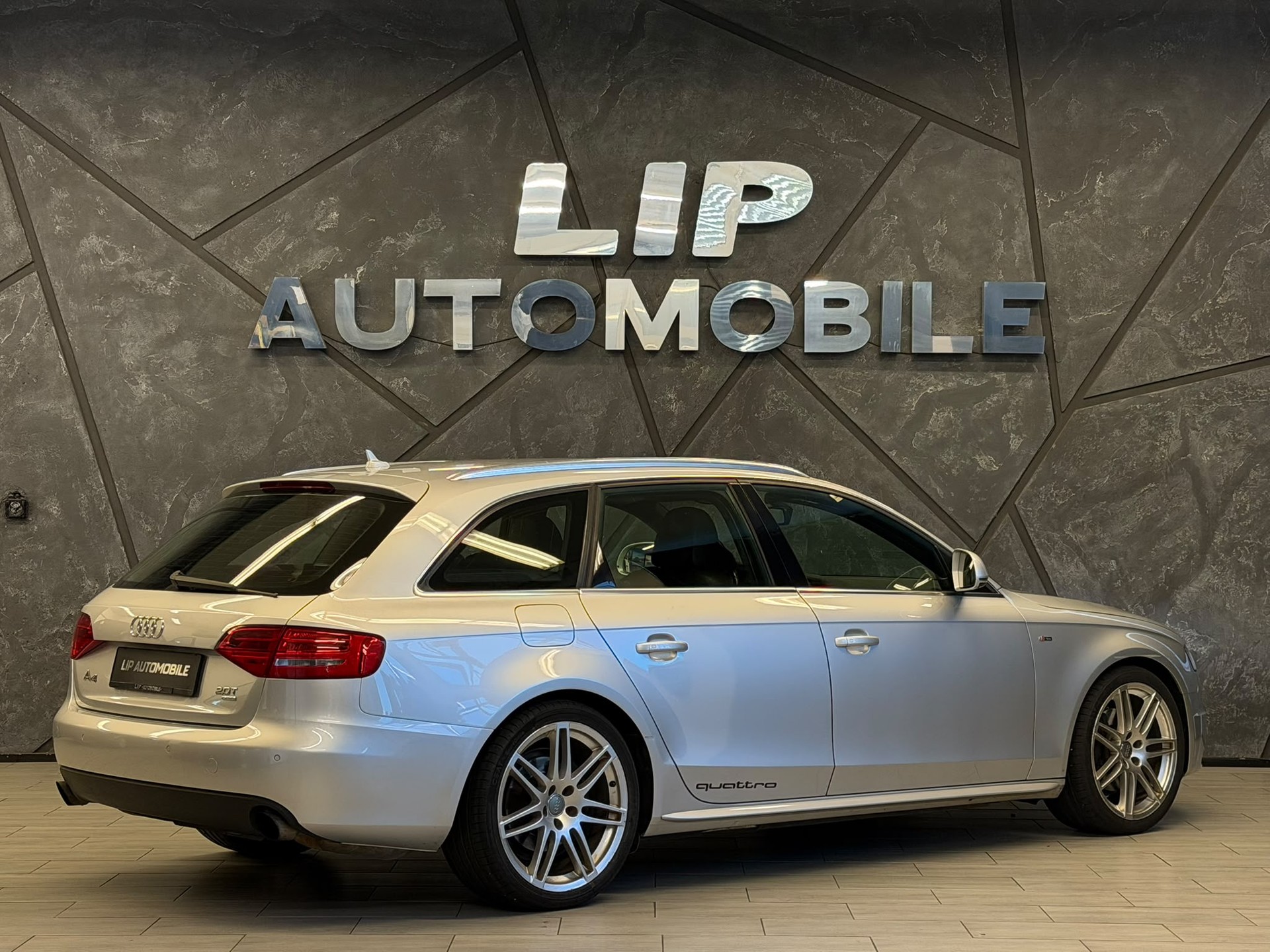 AUDI A4 Avant 2.0 TFSI quattro-image-5
