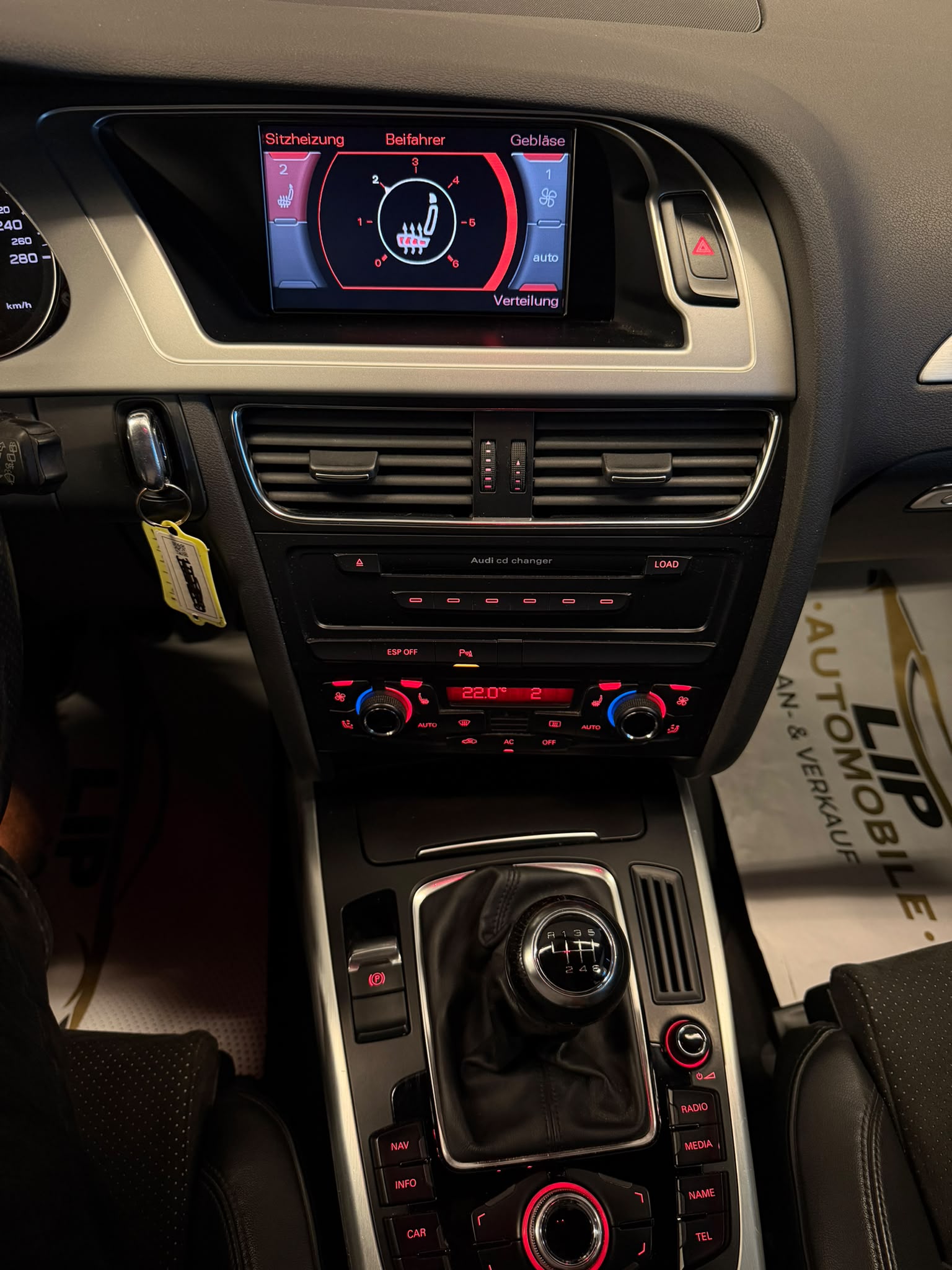 AUDI A4 Avant 2.0 TFSI quattro-image-11