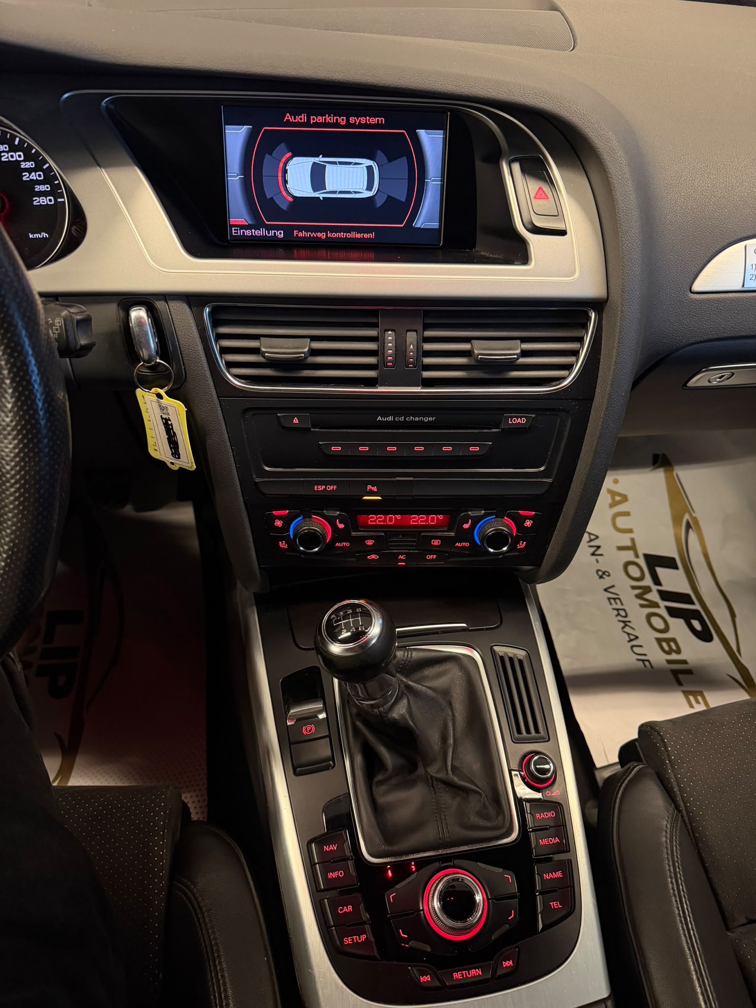 AUDI A4 Avant 2.0 TFSI quattro-image-10