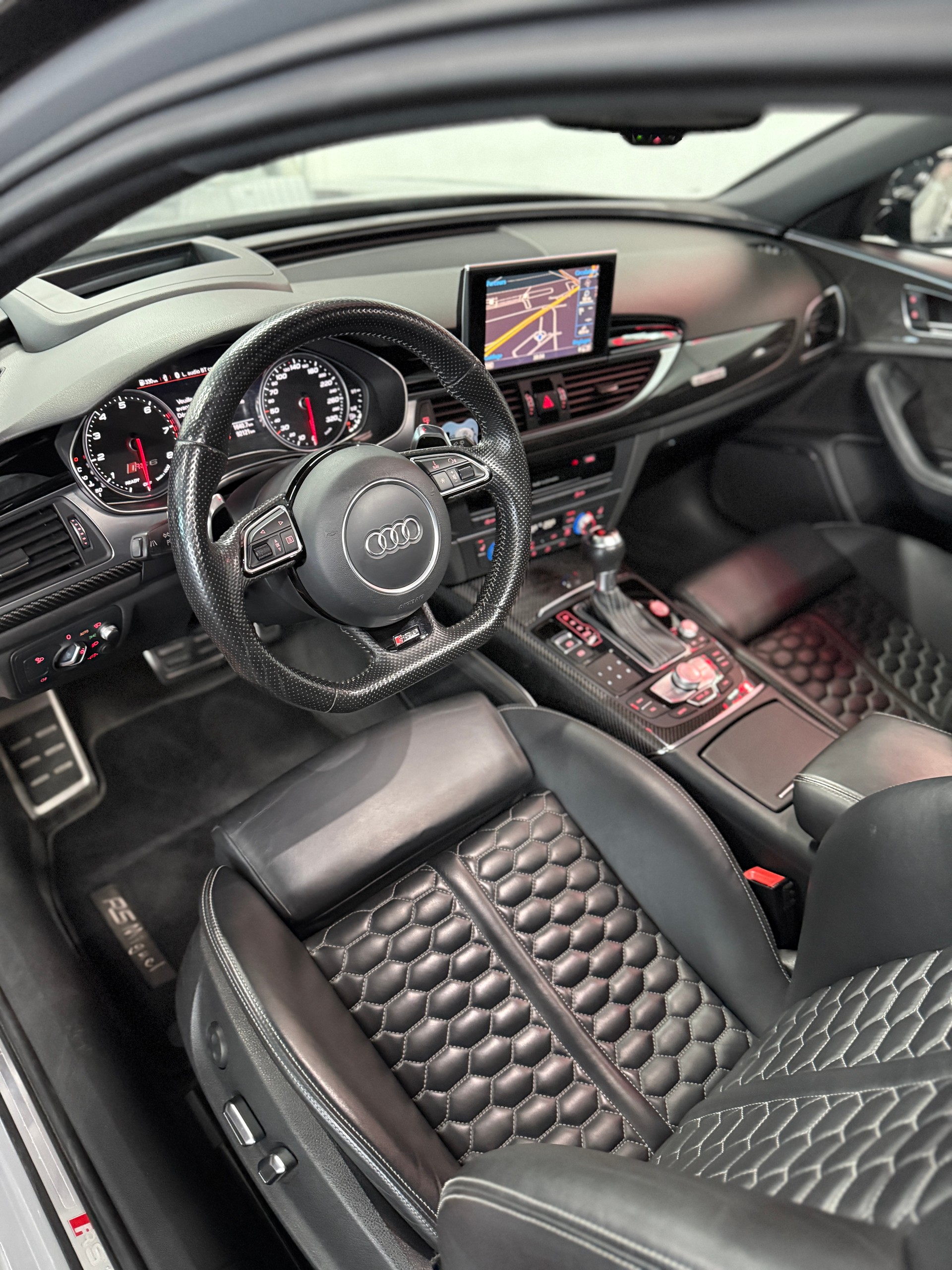 AUDI RS6 Avant 4.0 TFSI V8 quattro Tiptronic-image-16