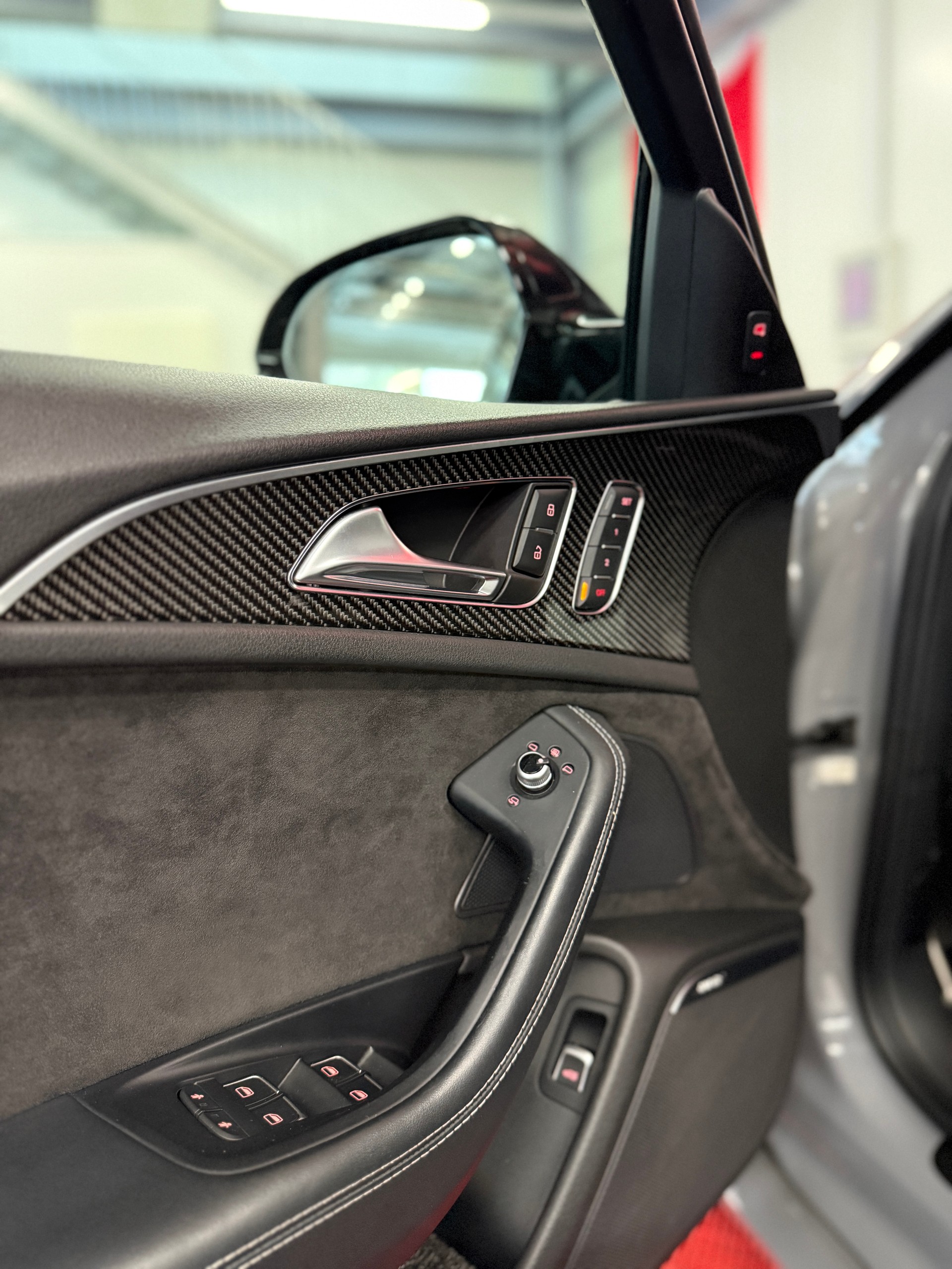 AUDI RS6 Avant 4.0 TFSI V8 quattro Tiptronic-image-18