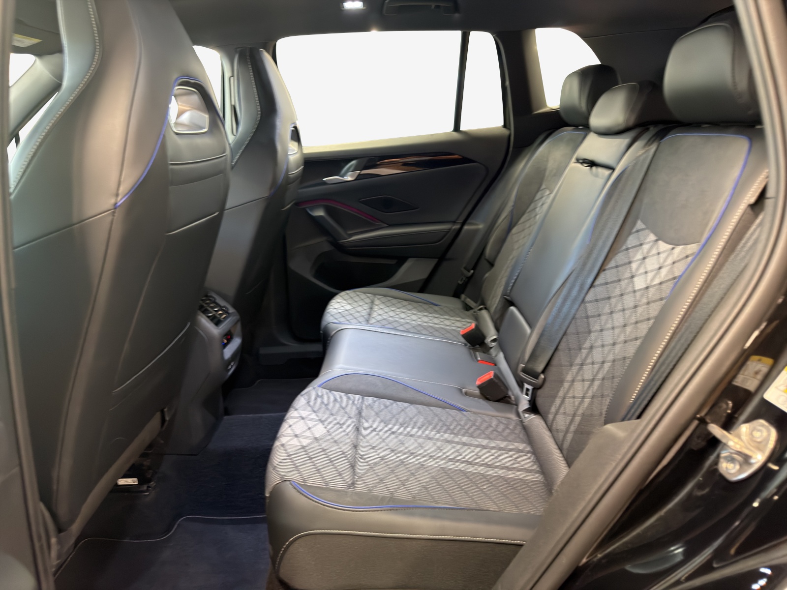 VW Tiguan 2.0 TSI DSG R-Line 4Motion-image-11