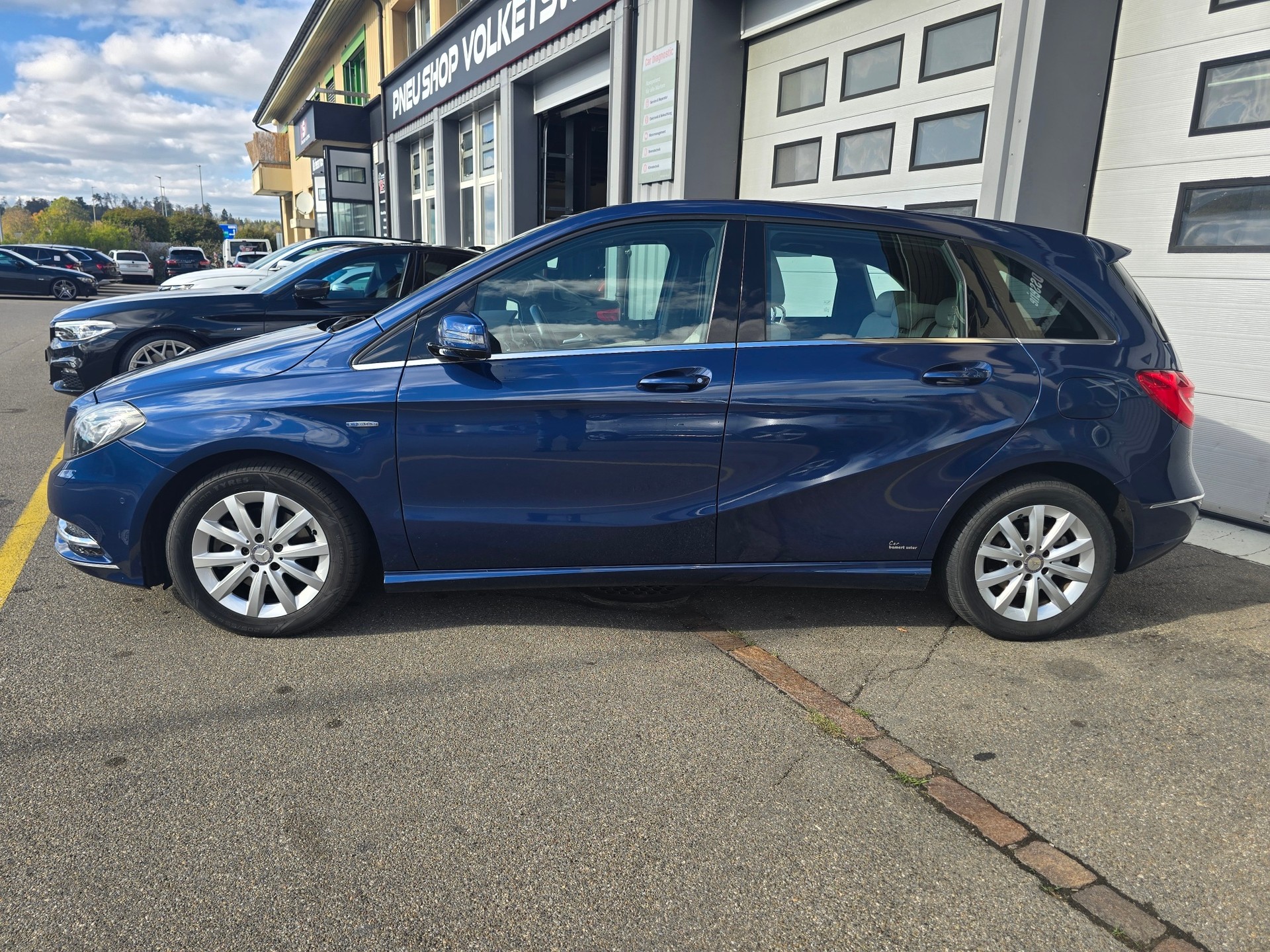 MERCEDES-BENZ B 200 7G-DCT-showroom-element-1