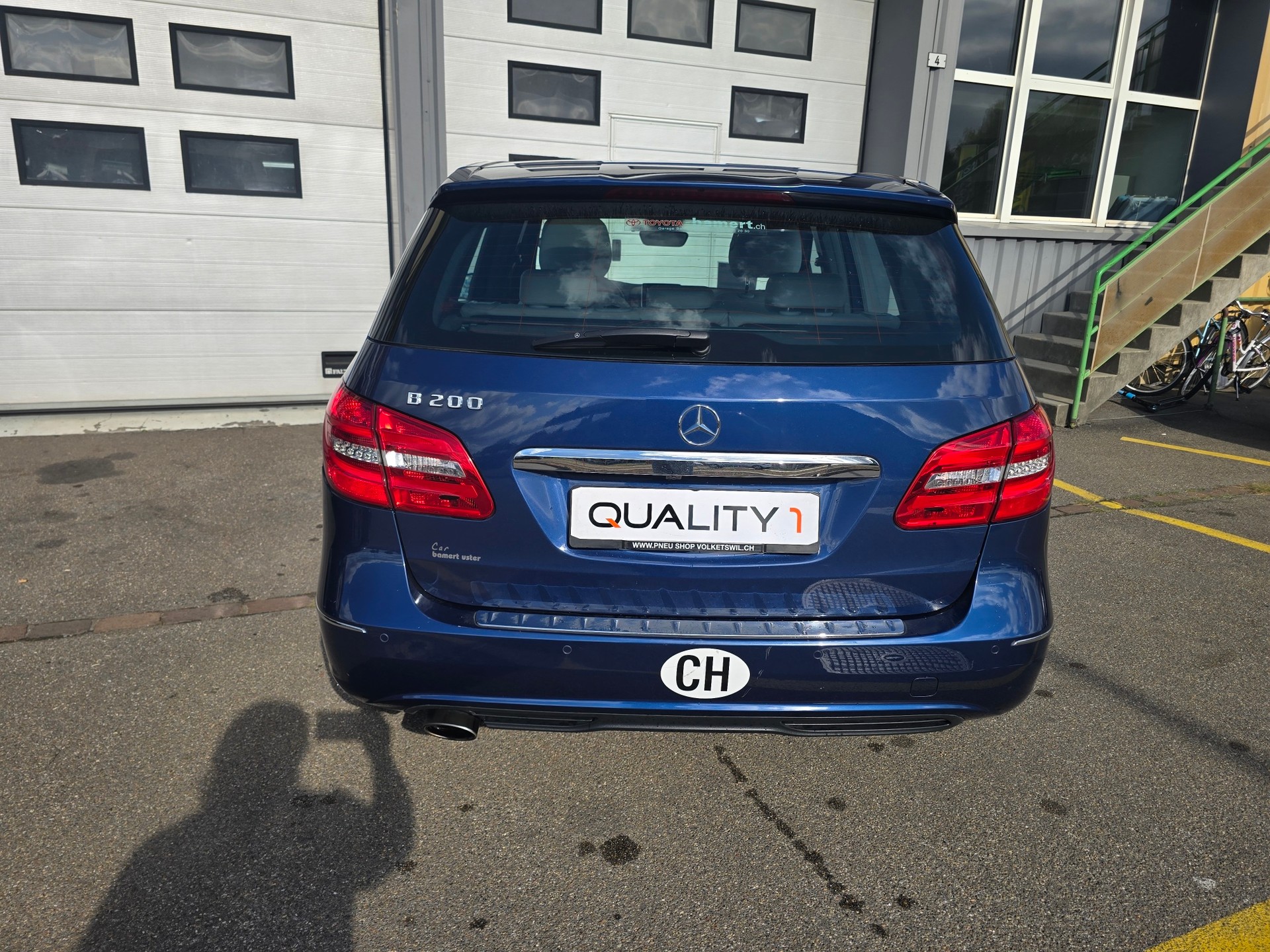MERCEDES-BENZ B 200 7G-DCT-showroom-element-3