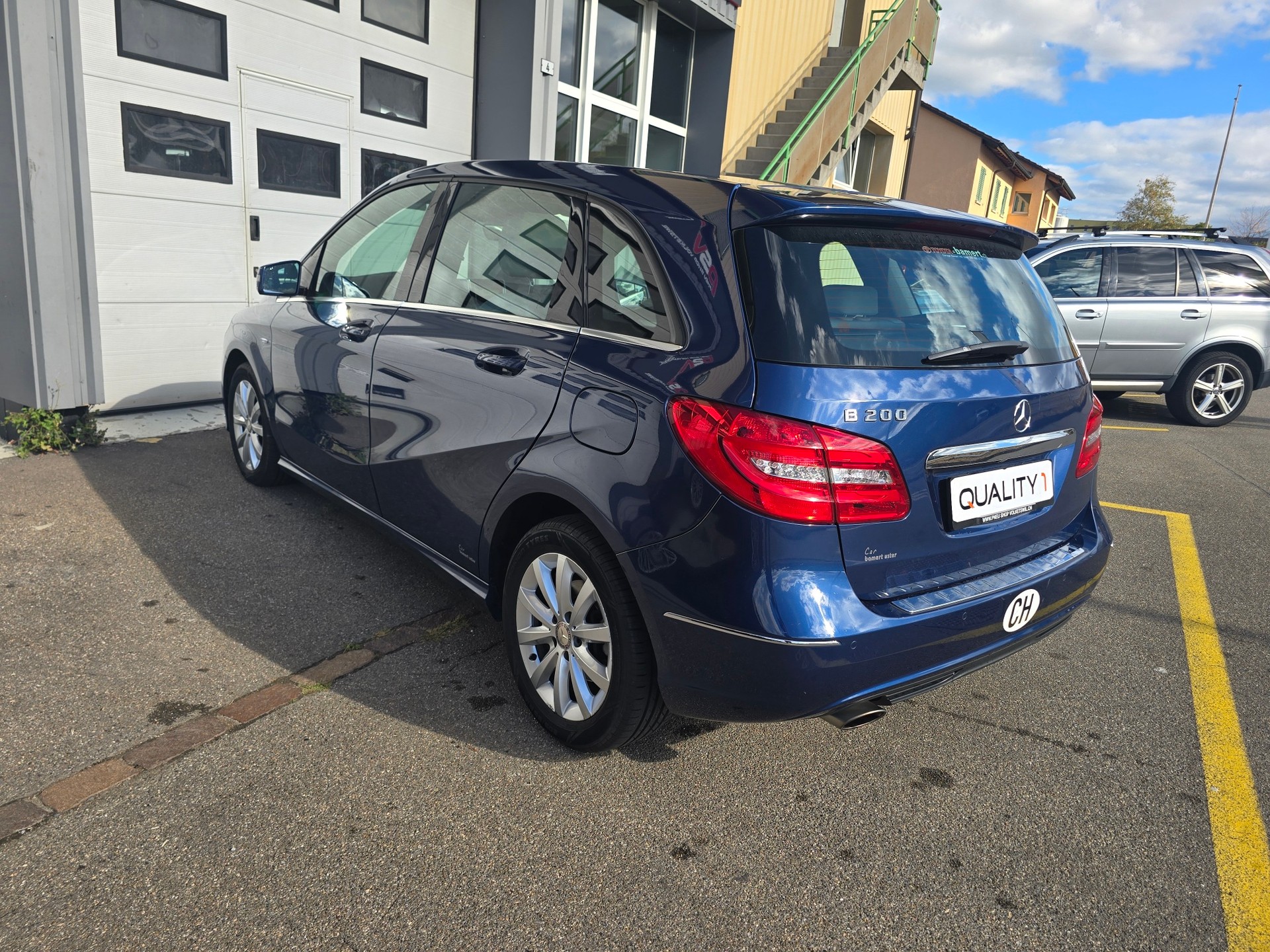 MERCEDES-BENZ B 200 7G-DCT-showroom-element-2