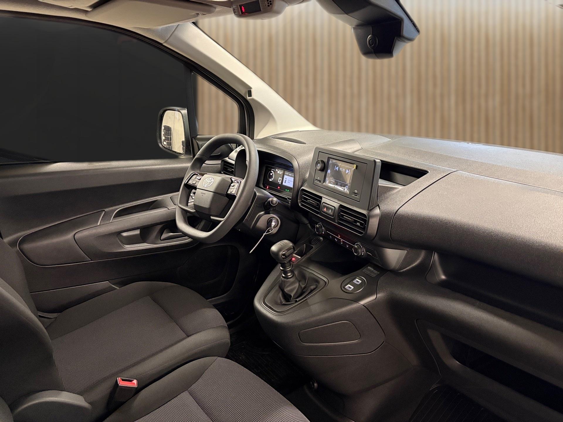 TOYOTA Proace City Van 1.2 Active Medium-image-12