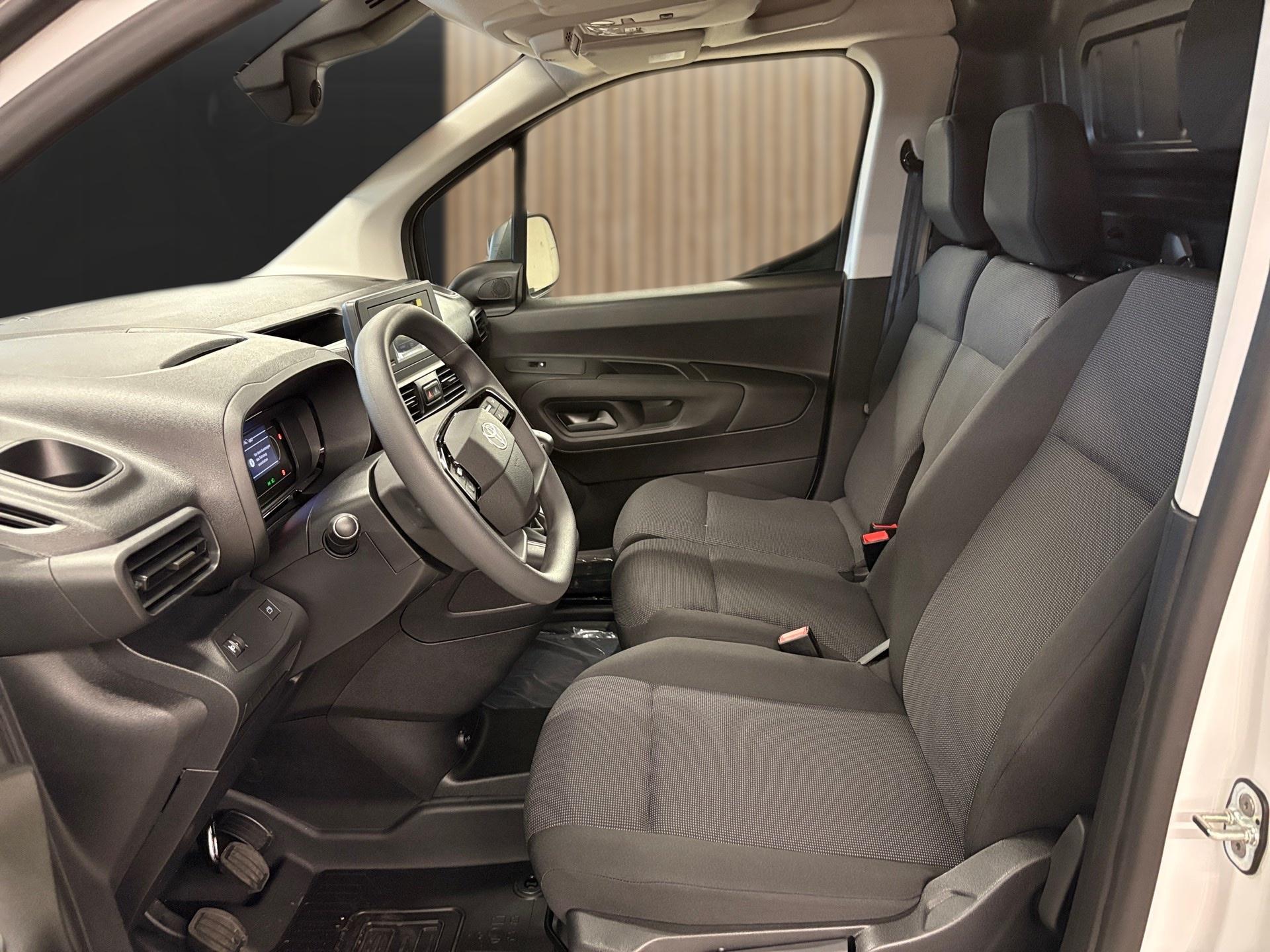 TOYOTA Proace City Van 1.2 Active Medium-image-11
