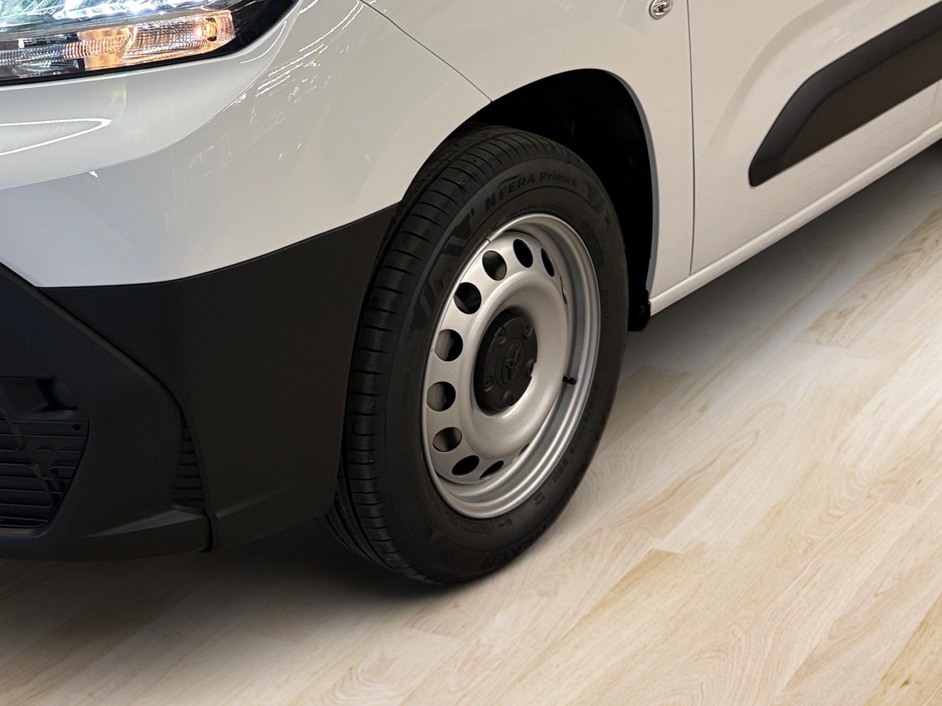 TOYOTA Proace City Van 1.2 Active Medium-image-9