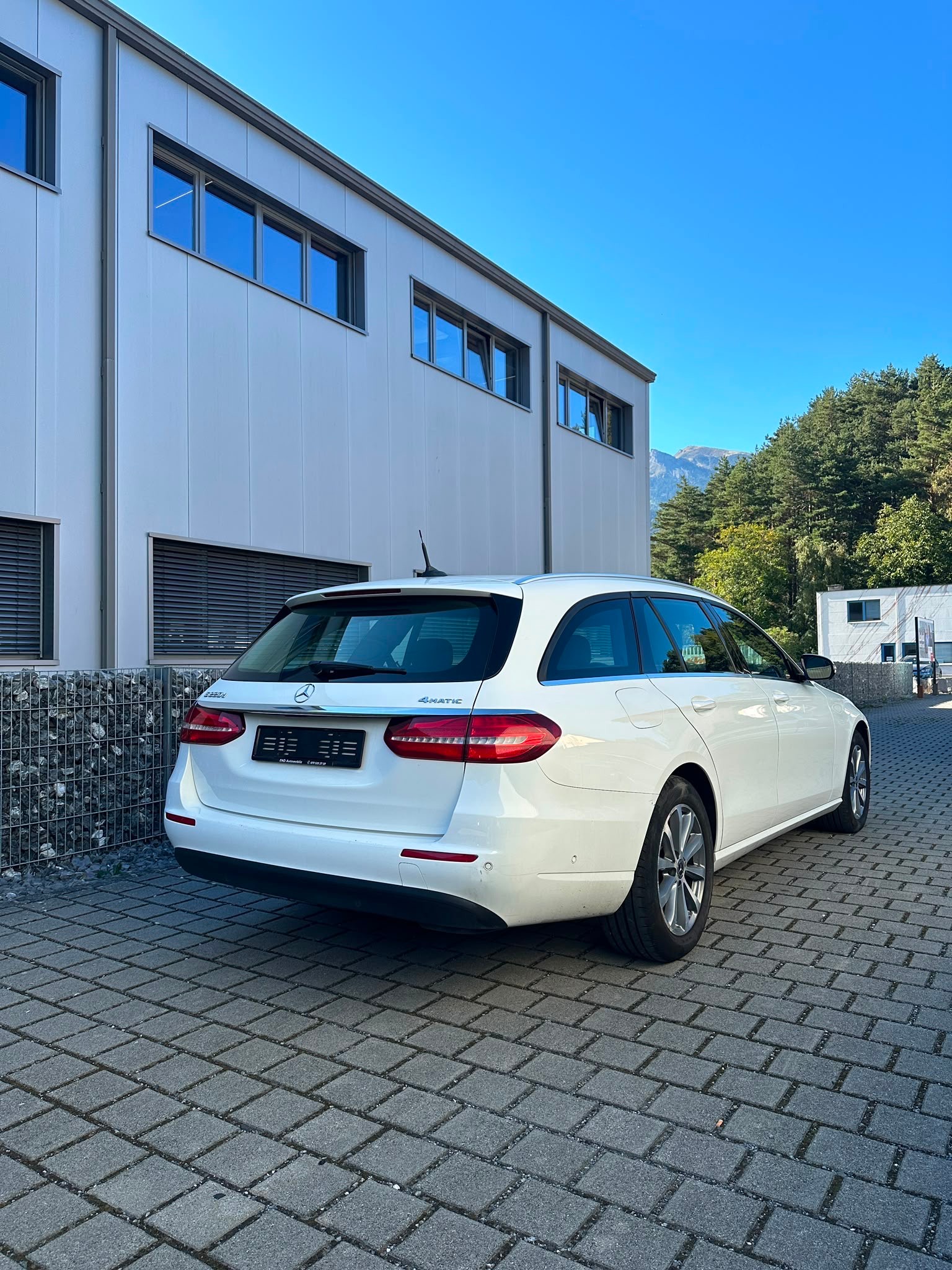 MERCEDES-BENZ E 220 d Exclusive 4Matic 9G-Tronic-image-4