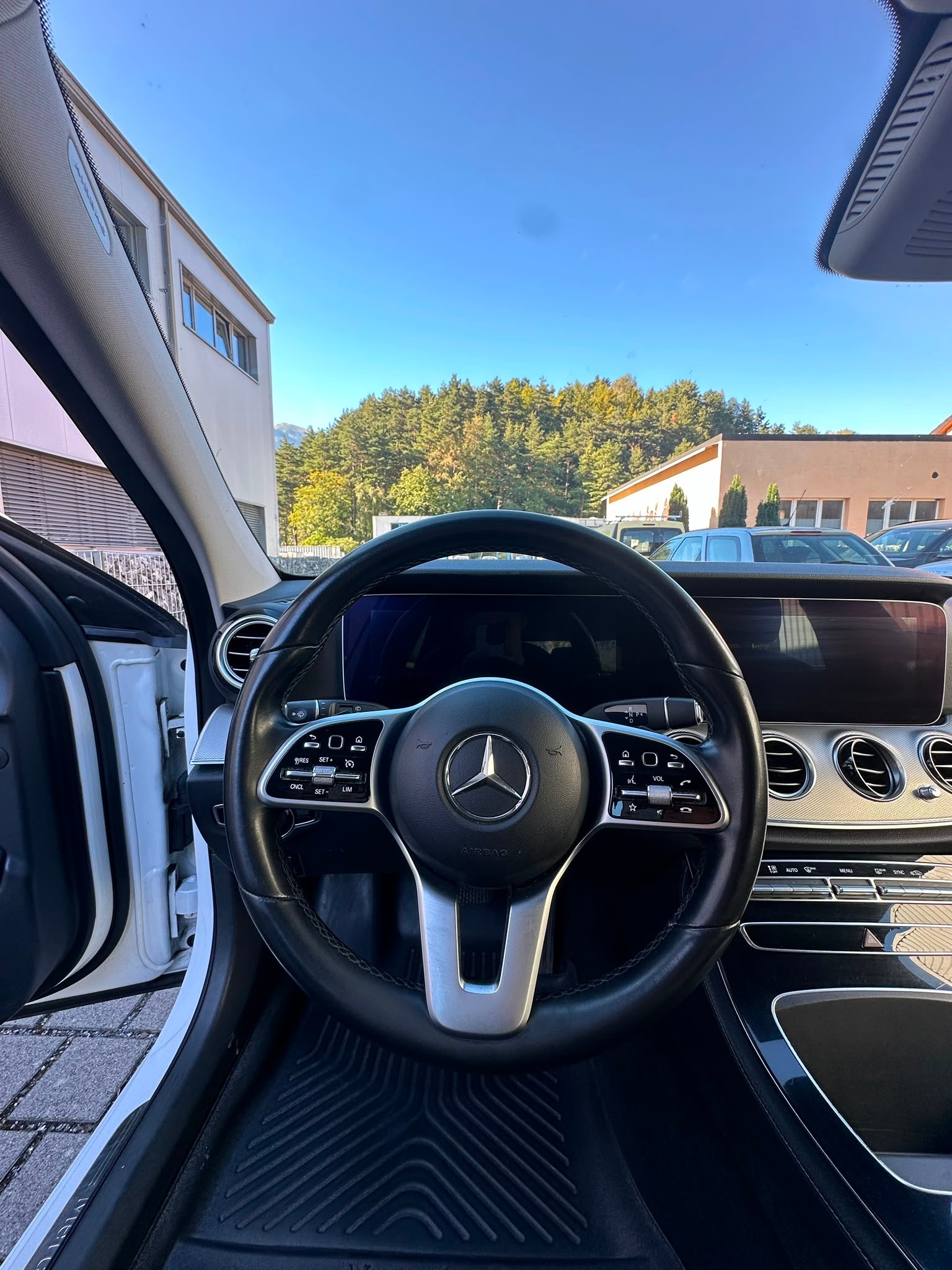 MERCEDES-BENZ E 220 d Exclusive 4Matic 9G-Tronic-image-8