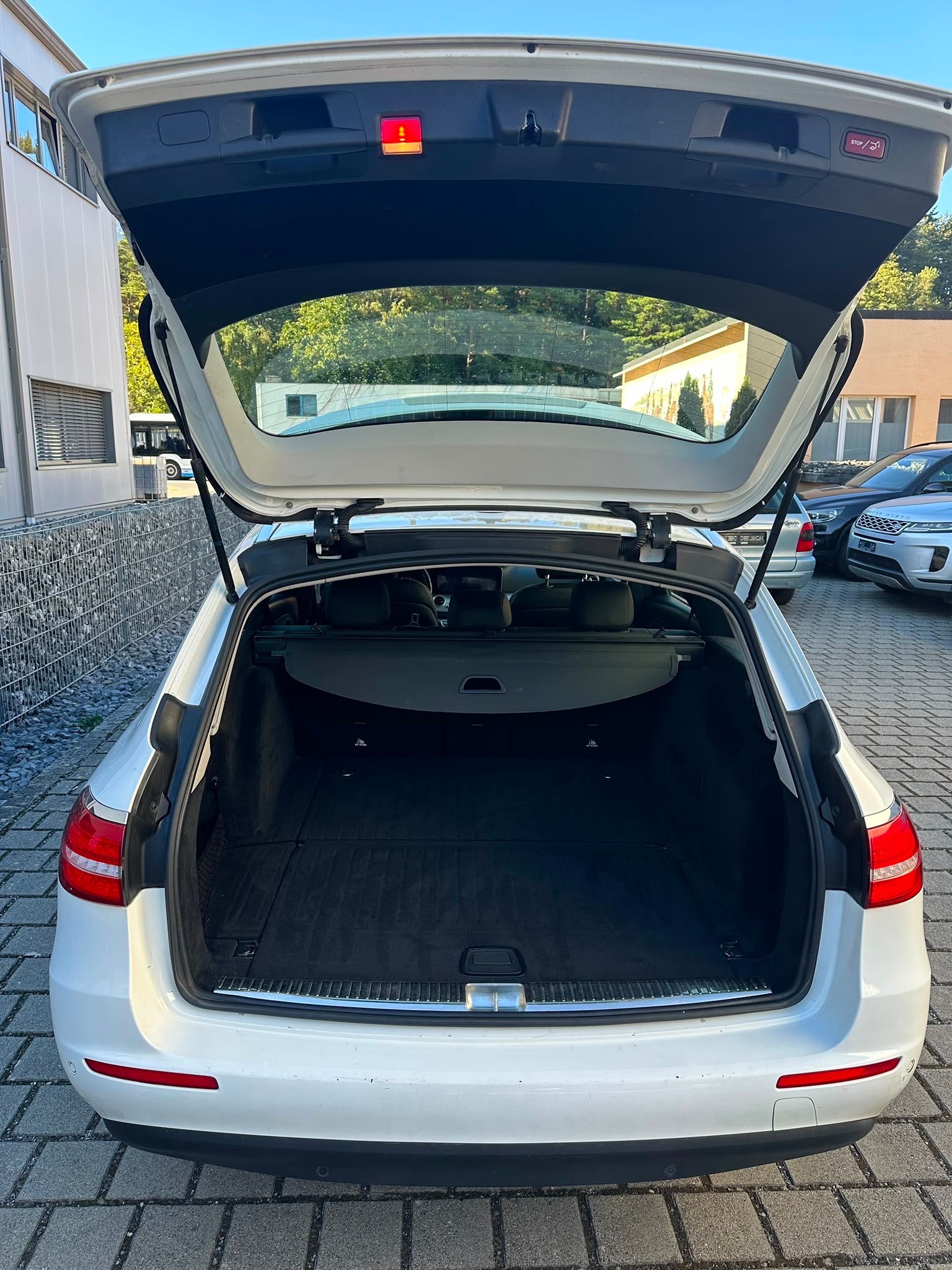 MERCEDES-BENZ E 220 d Exclusive 4Matic 9G-Tronic-image-14