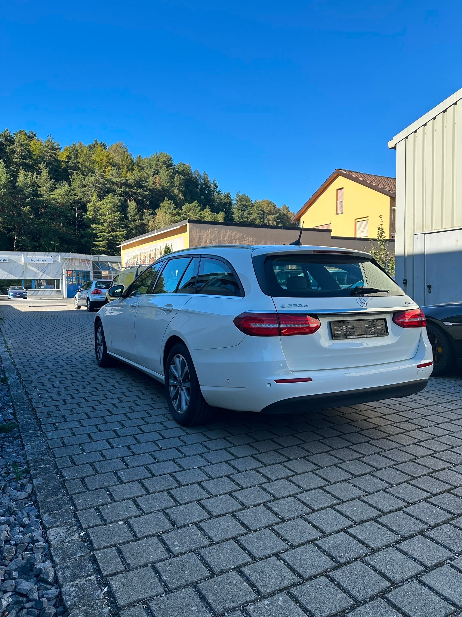 MERCEDES-BENZ E 220 d Exclusive 4Matic 9G-Tronic-image-5