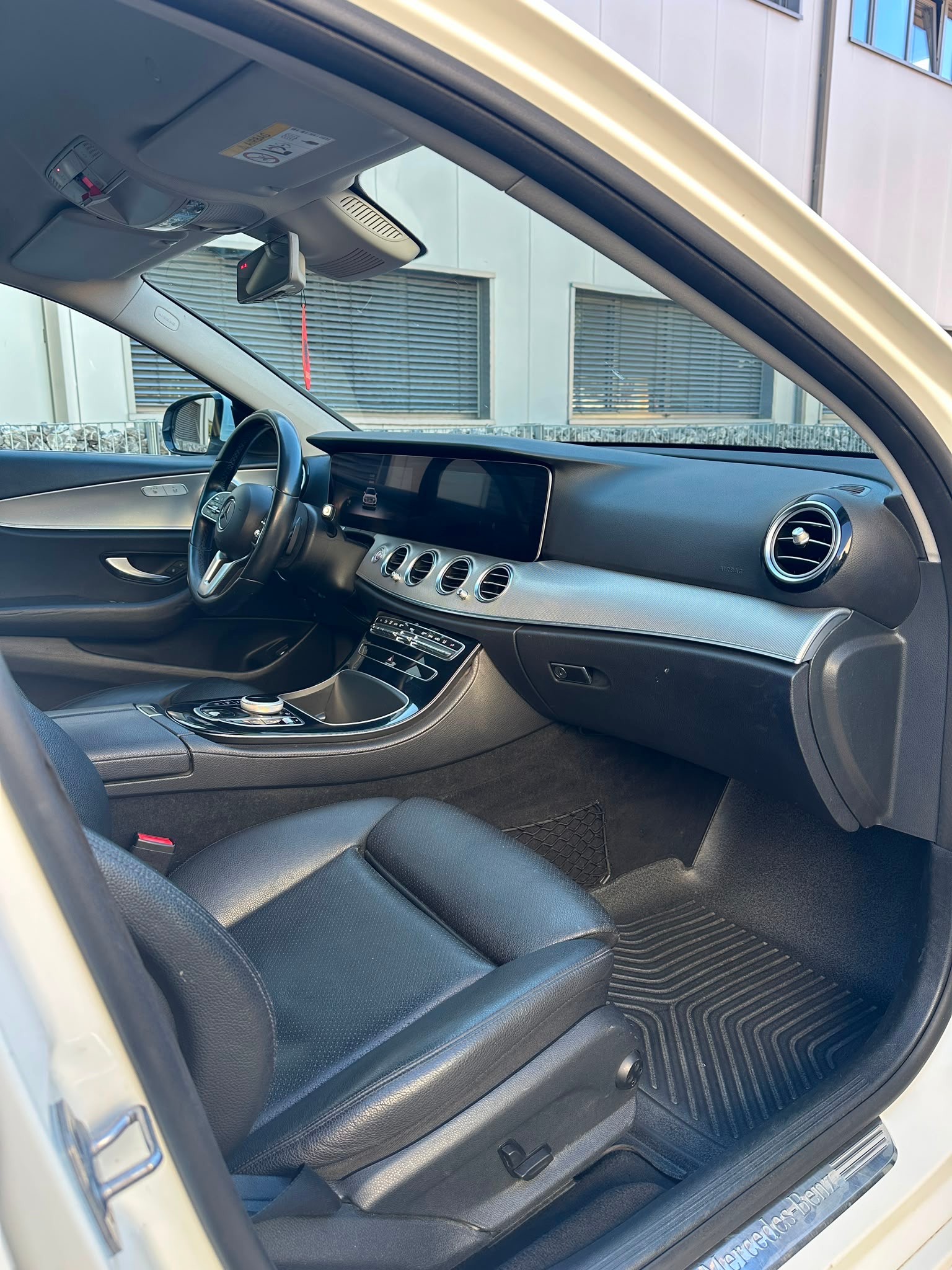 MERCEDES-BENZ E 220 d Exclusive 4Matic 9G-Tronic-image-11