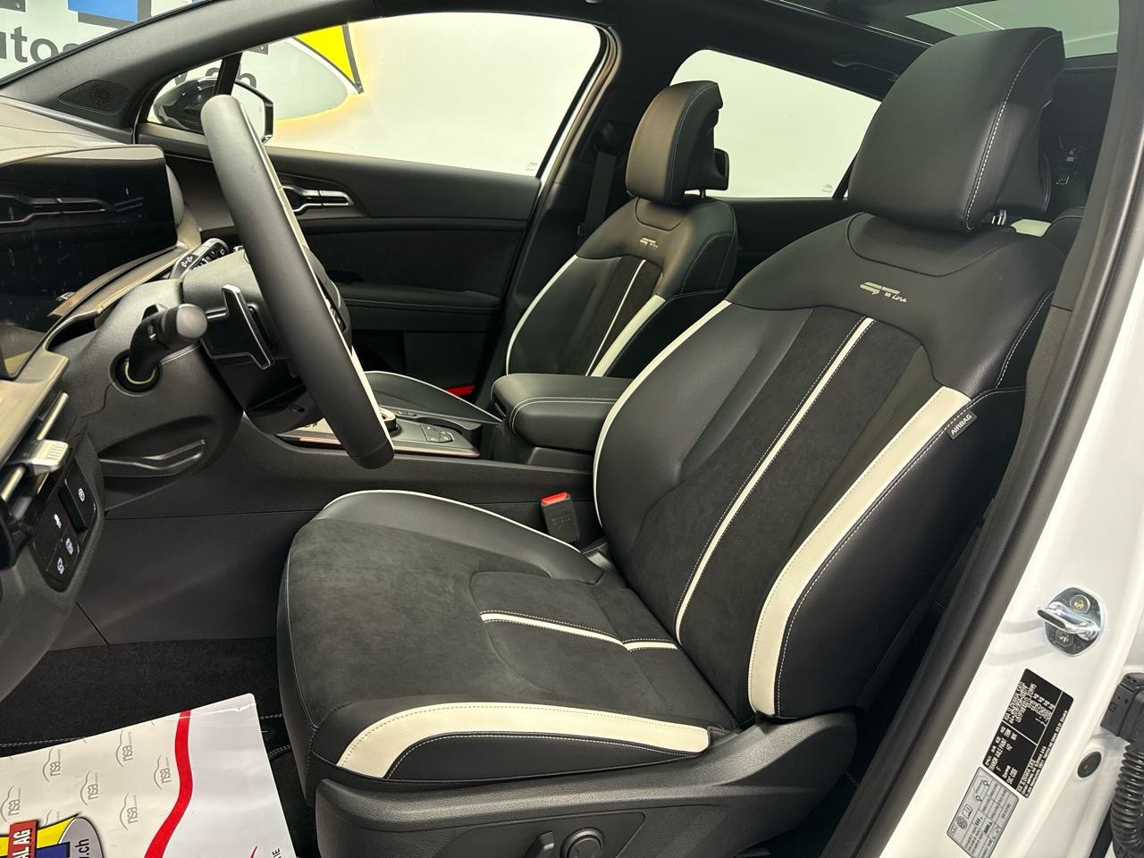 KIA Sportage 1.6T-GDi HEV GT-Line-showroom-element-3