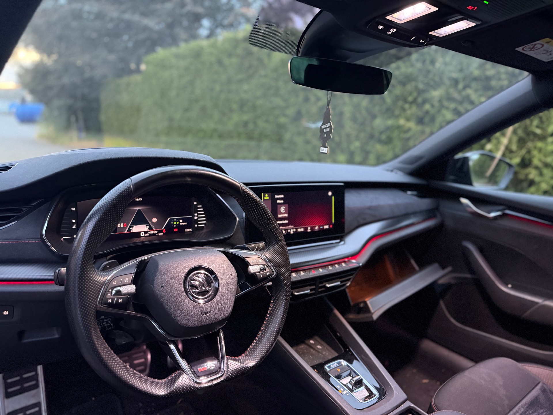 SKODA Octavia Combi 2.0 TDI DSG RS 4x4-image-9