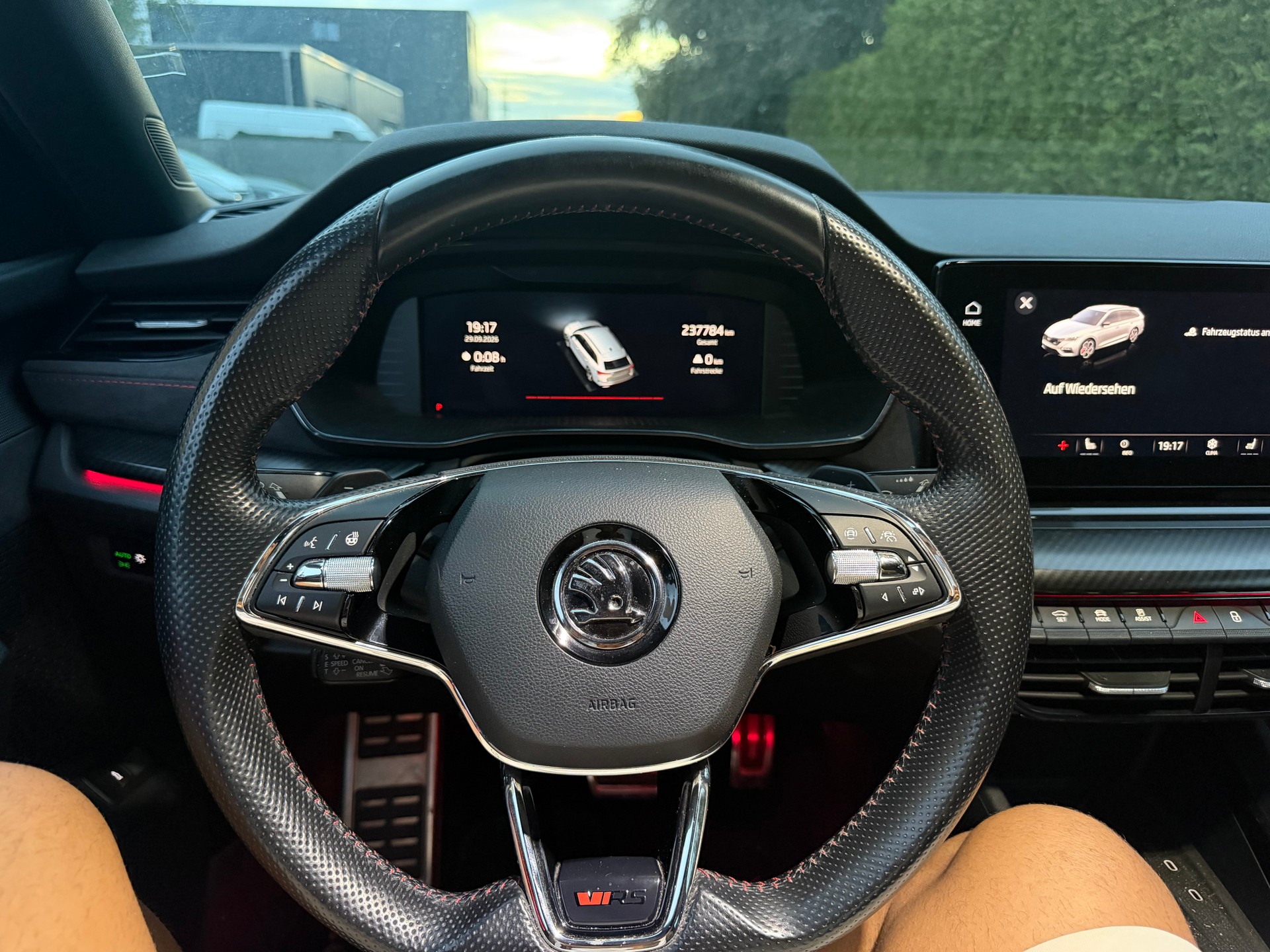SKODA Octavia Combi 2.0 TDI DSG RS 4x4-image-14