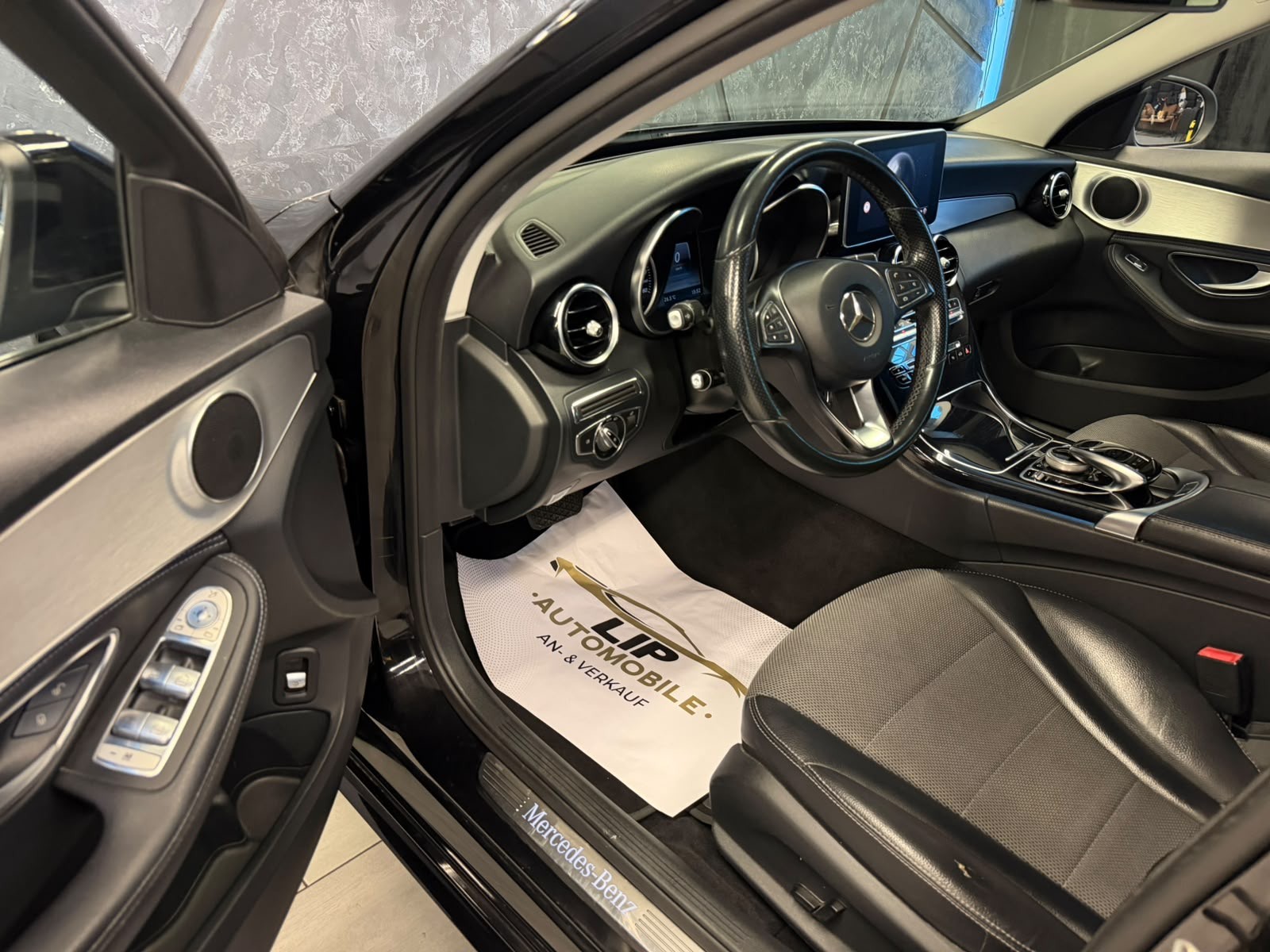MERCEDES-BENZ C 220 BlueTEC AMG Line 7G-Tronic-image-10