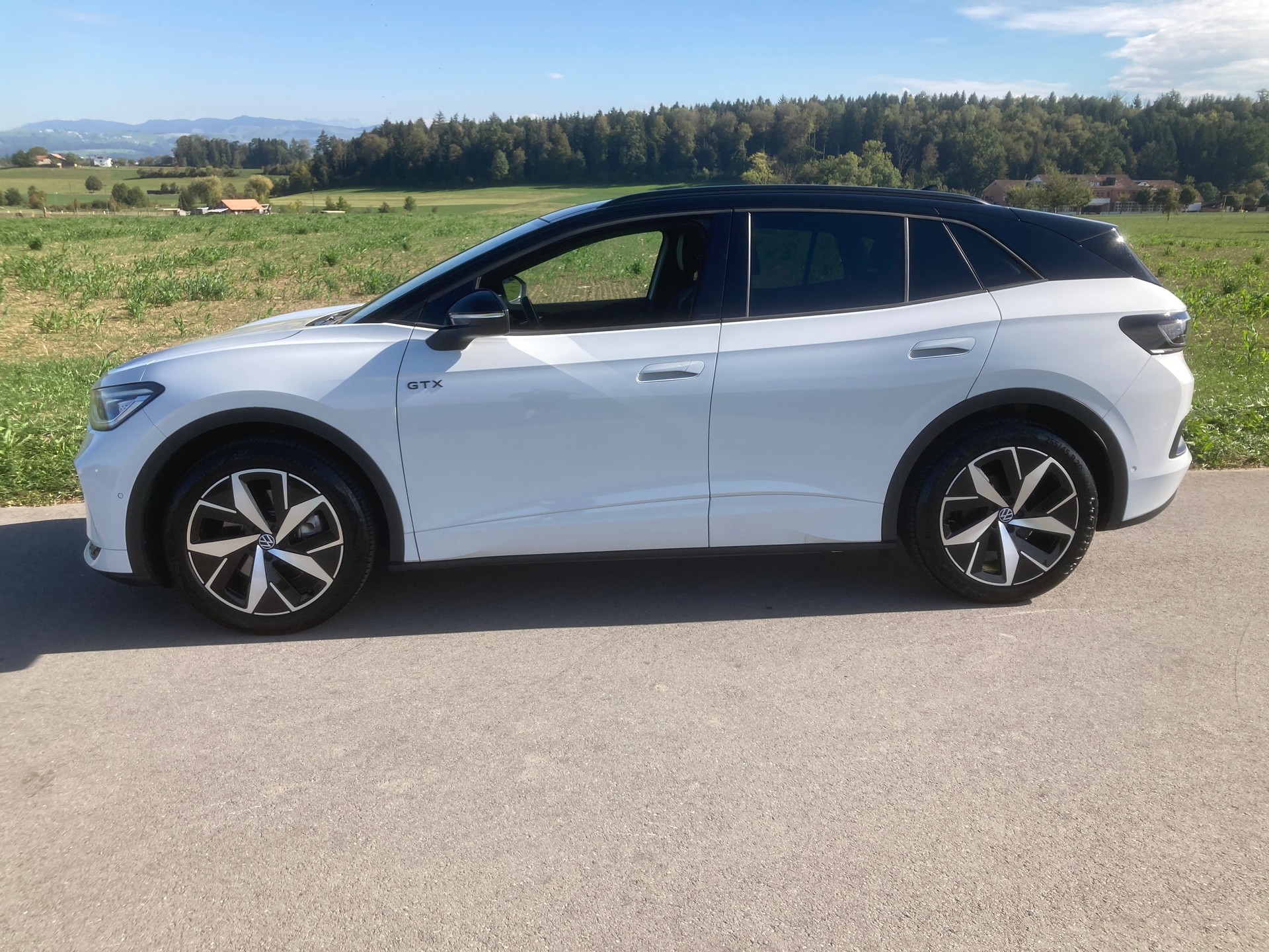 VW ID.4 GTX 77 kWh 4Motion mit Anhängerkupplung und Panorama Dach-image-4