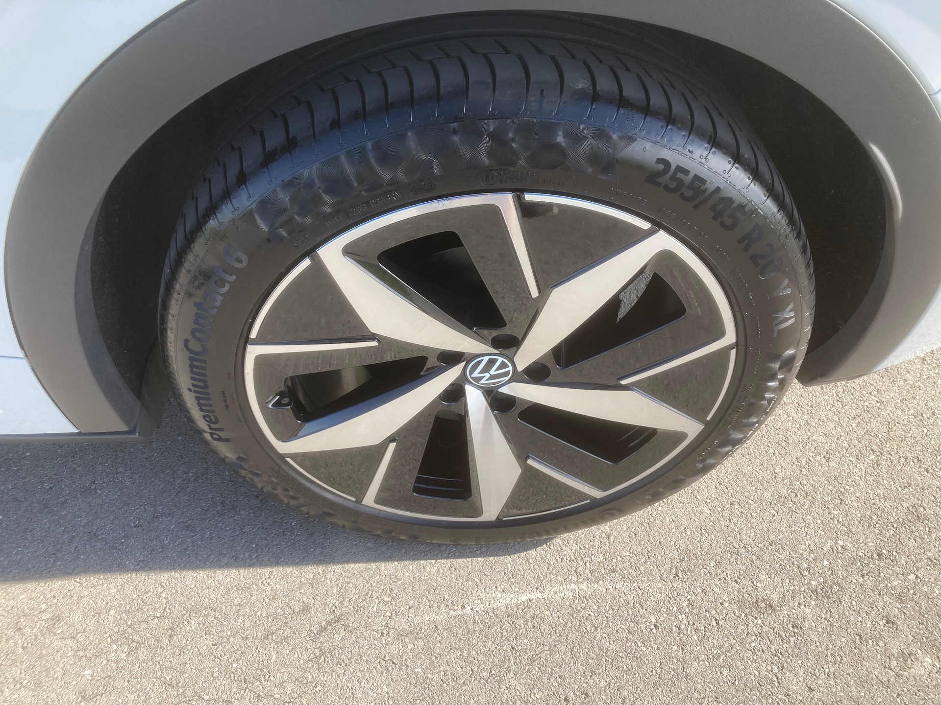 VW ID.4 GTX 77 kWh 4Motion mit Anhängerkupplung und Panorama Dach-image-7