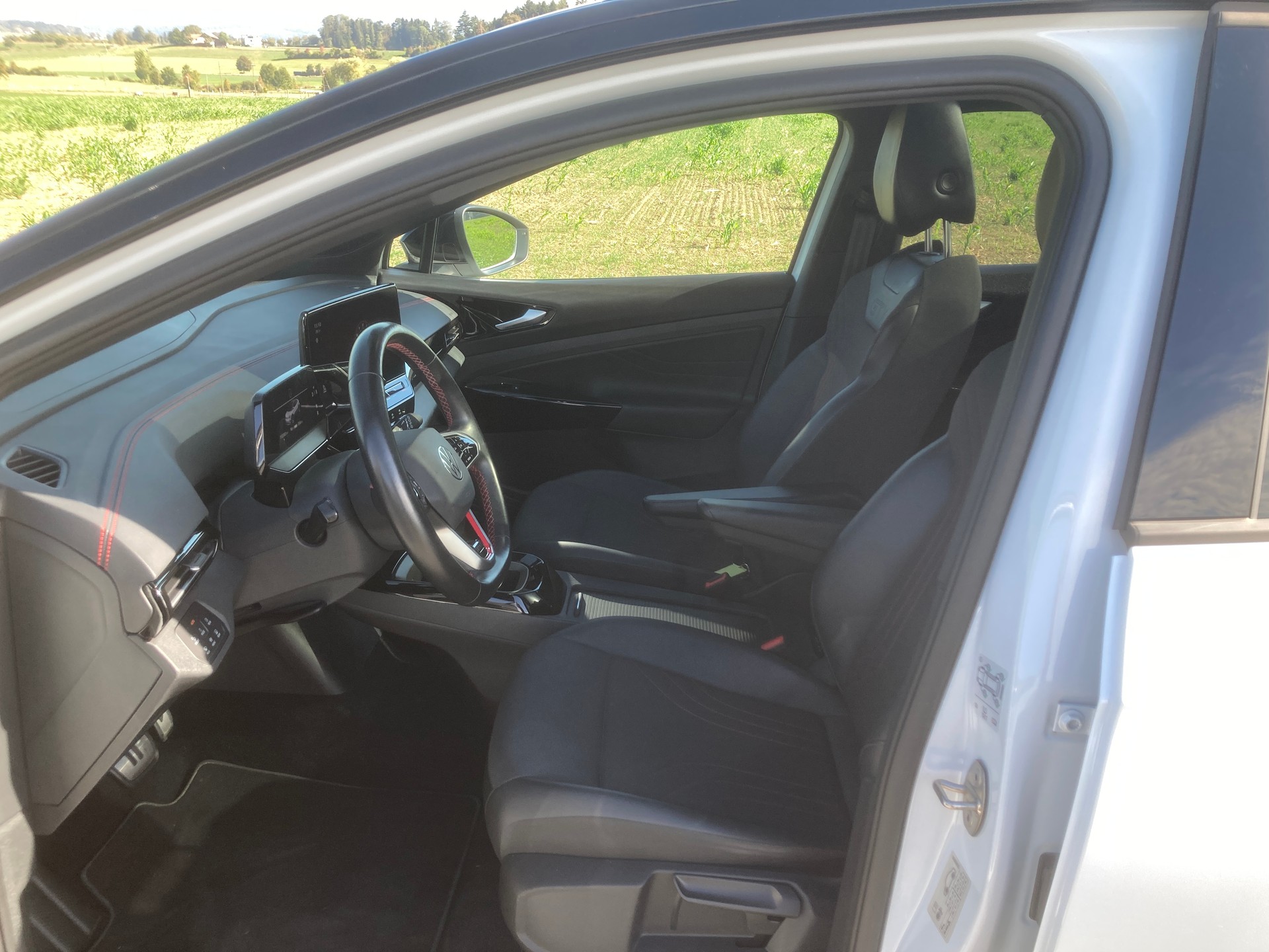 VW ID.4 GTX 77 kWh 4Motion mit Anhängerkupplung und Panorama Dach-image-10