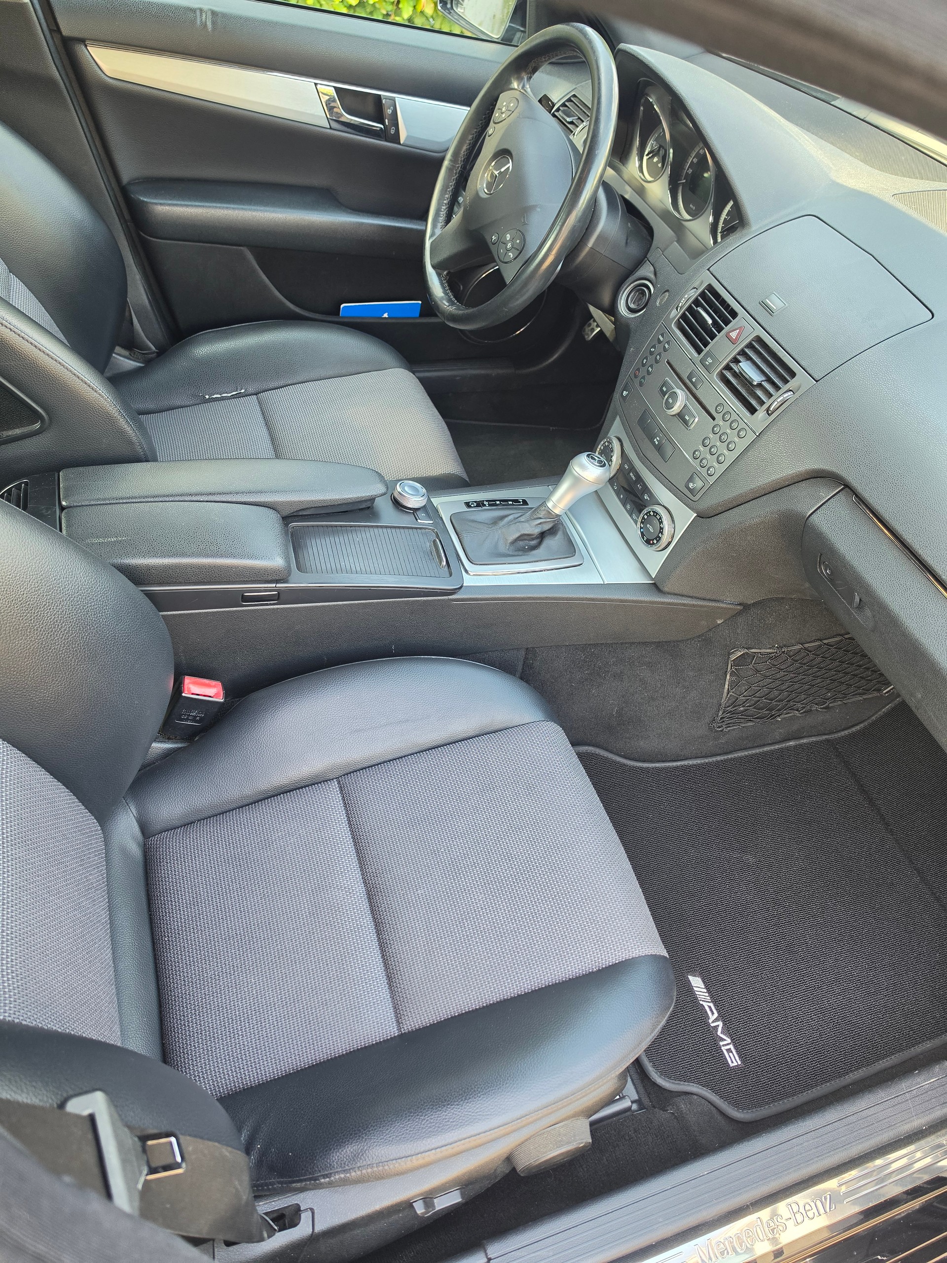 MERCEDES-BENZ C 200 CGI BlueEfficiency My Star Automatic-image-3