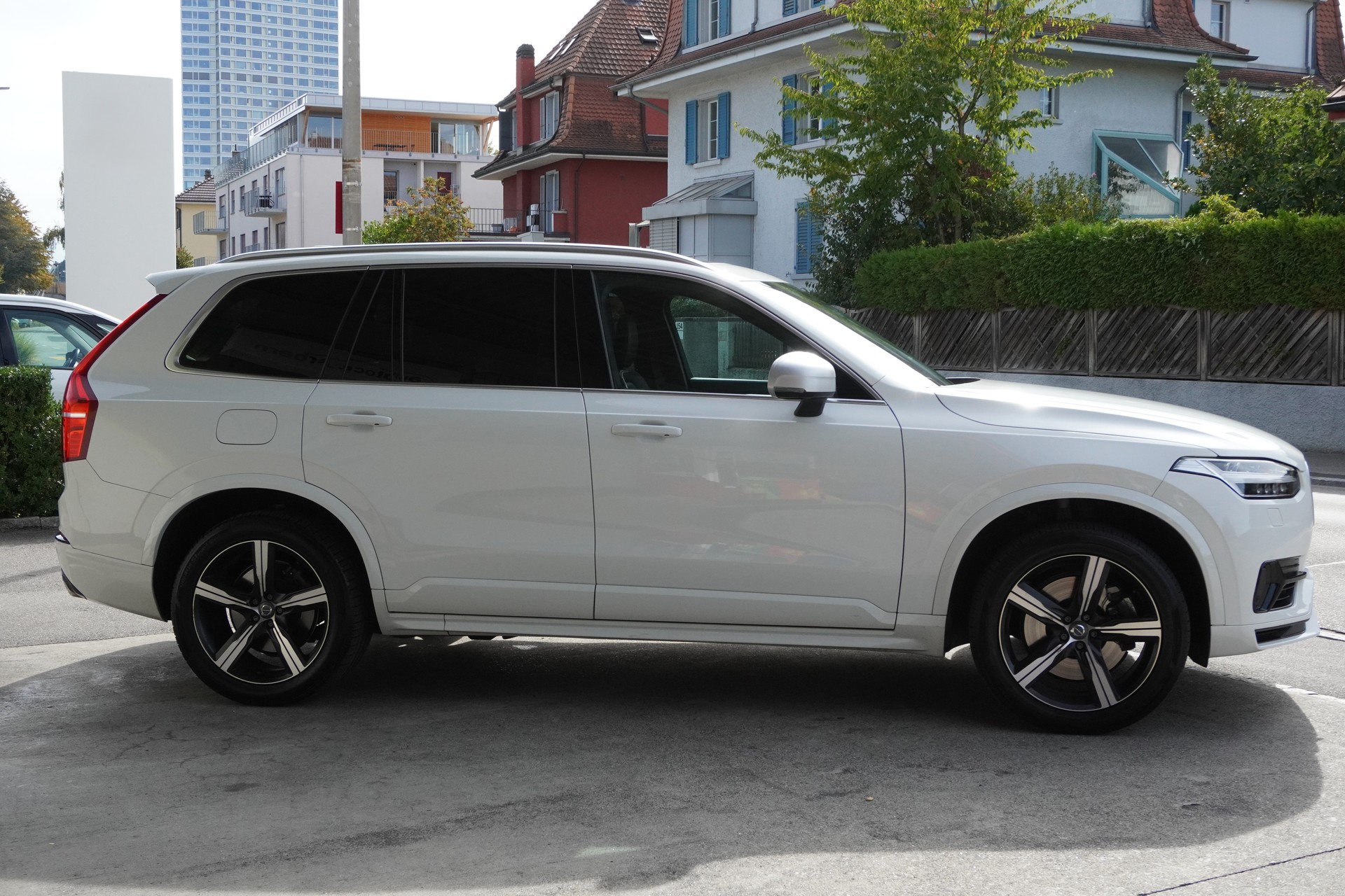 VOLVO XC90 T8 eAWD R-Design Geartronic-image-4