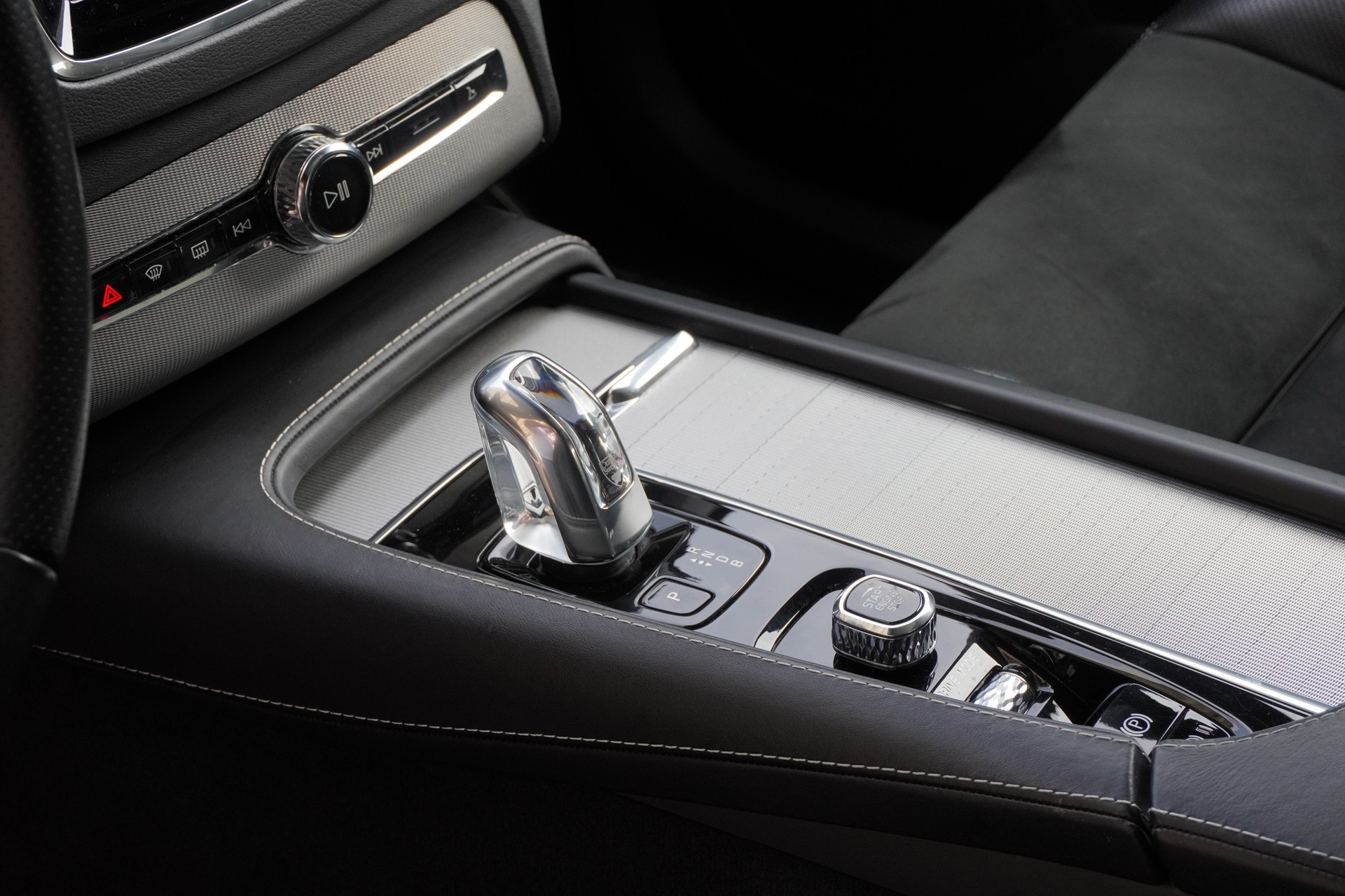 VOLVO XC90 T8 eAWD R-Design Geartronic-image-12