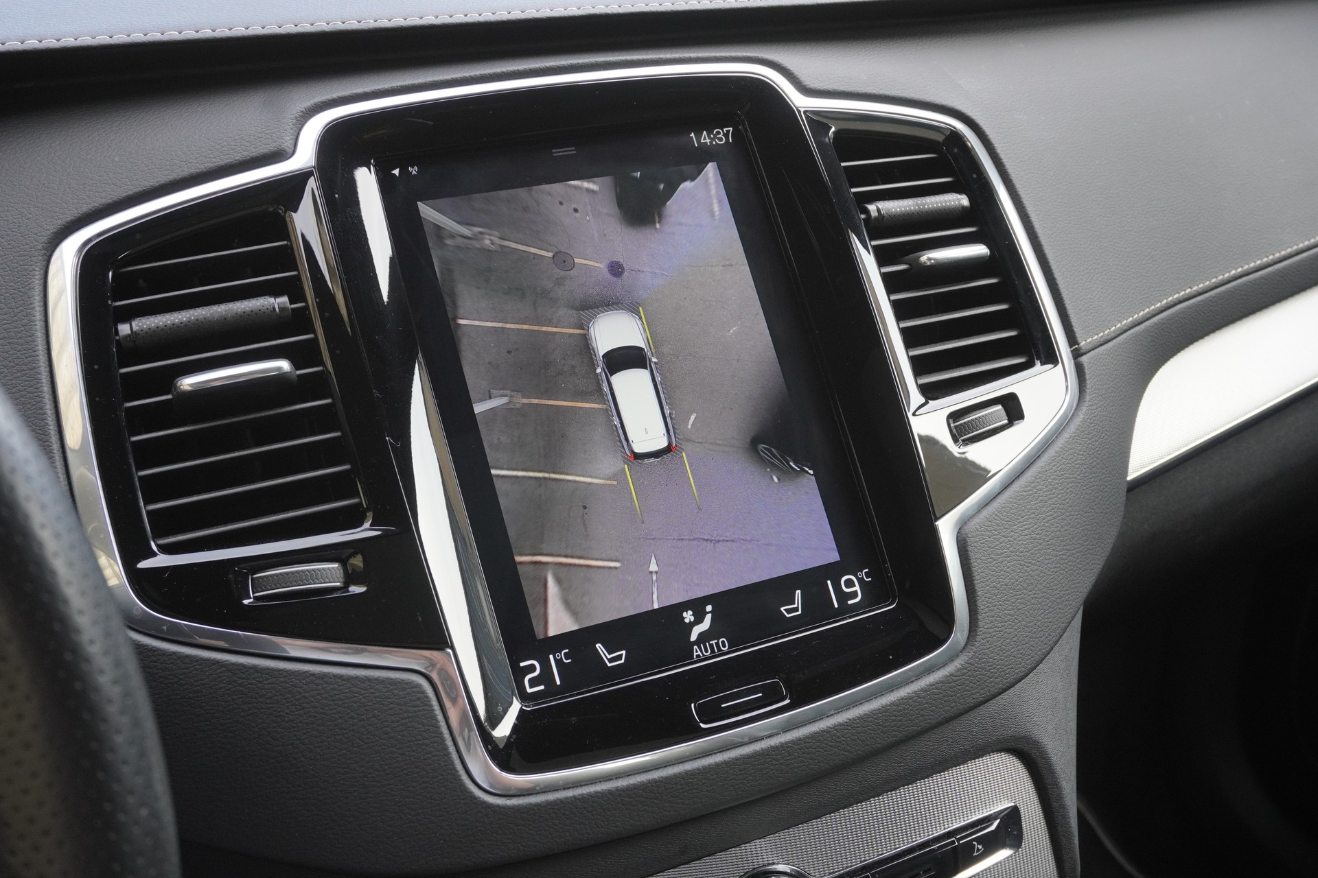 VOLVO XC90 T8 eAWD R-Design Geartronic-image-11