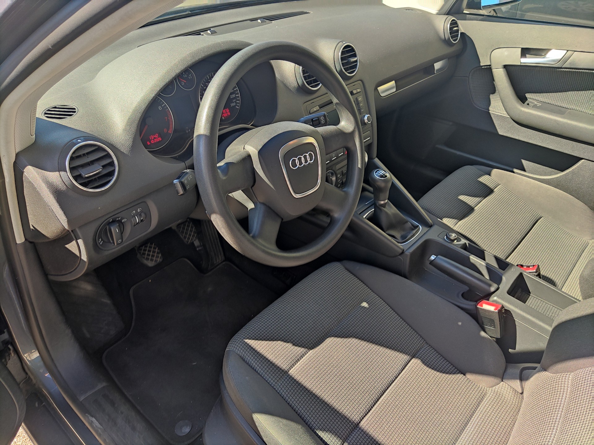 AUDI A3 1.8 Turbo FSI Ambiente-image-5