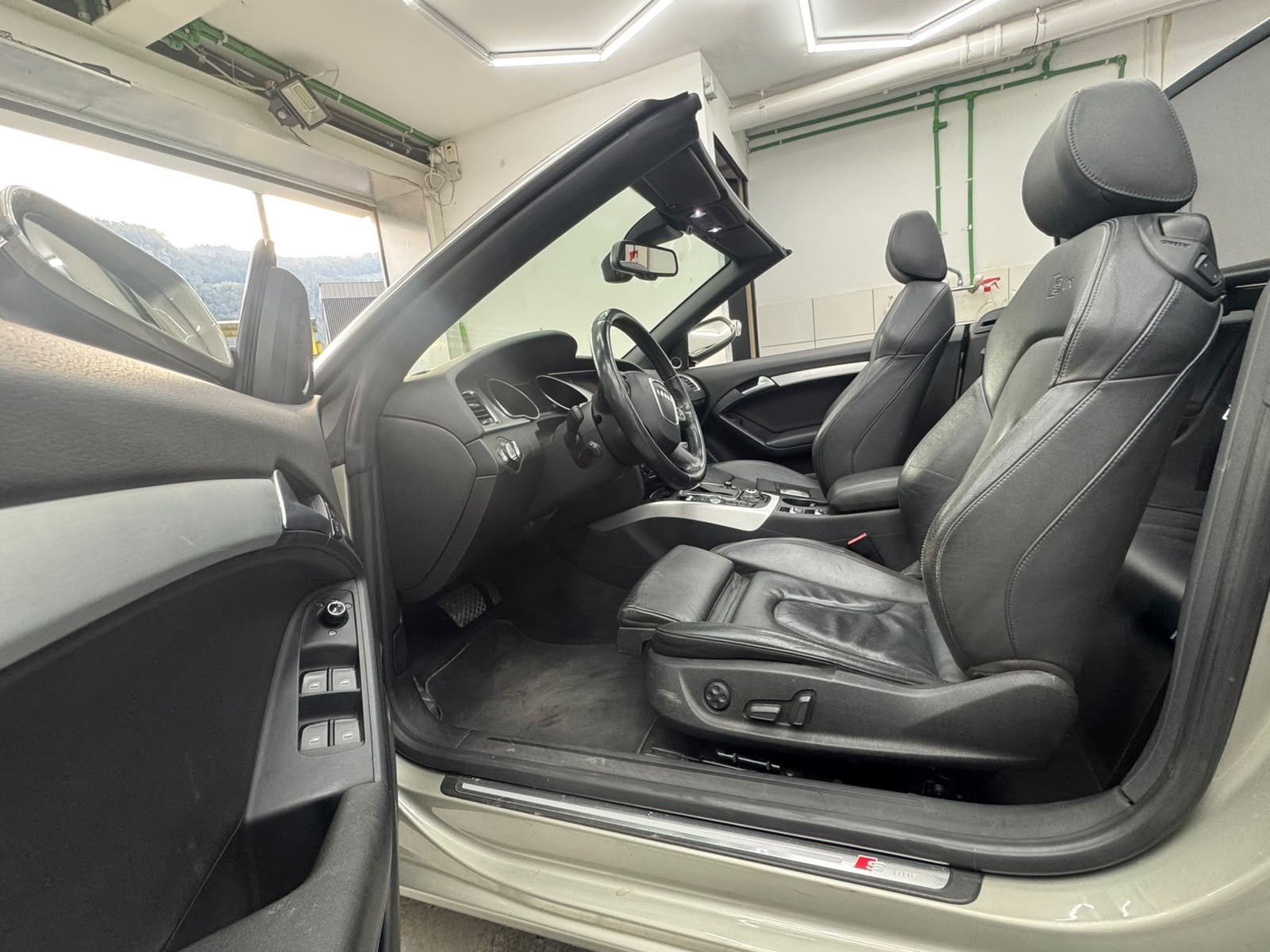 AUDI A5 Cabriolet 2.0 TFSI quattro S-tronic-image-14