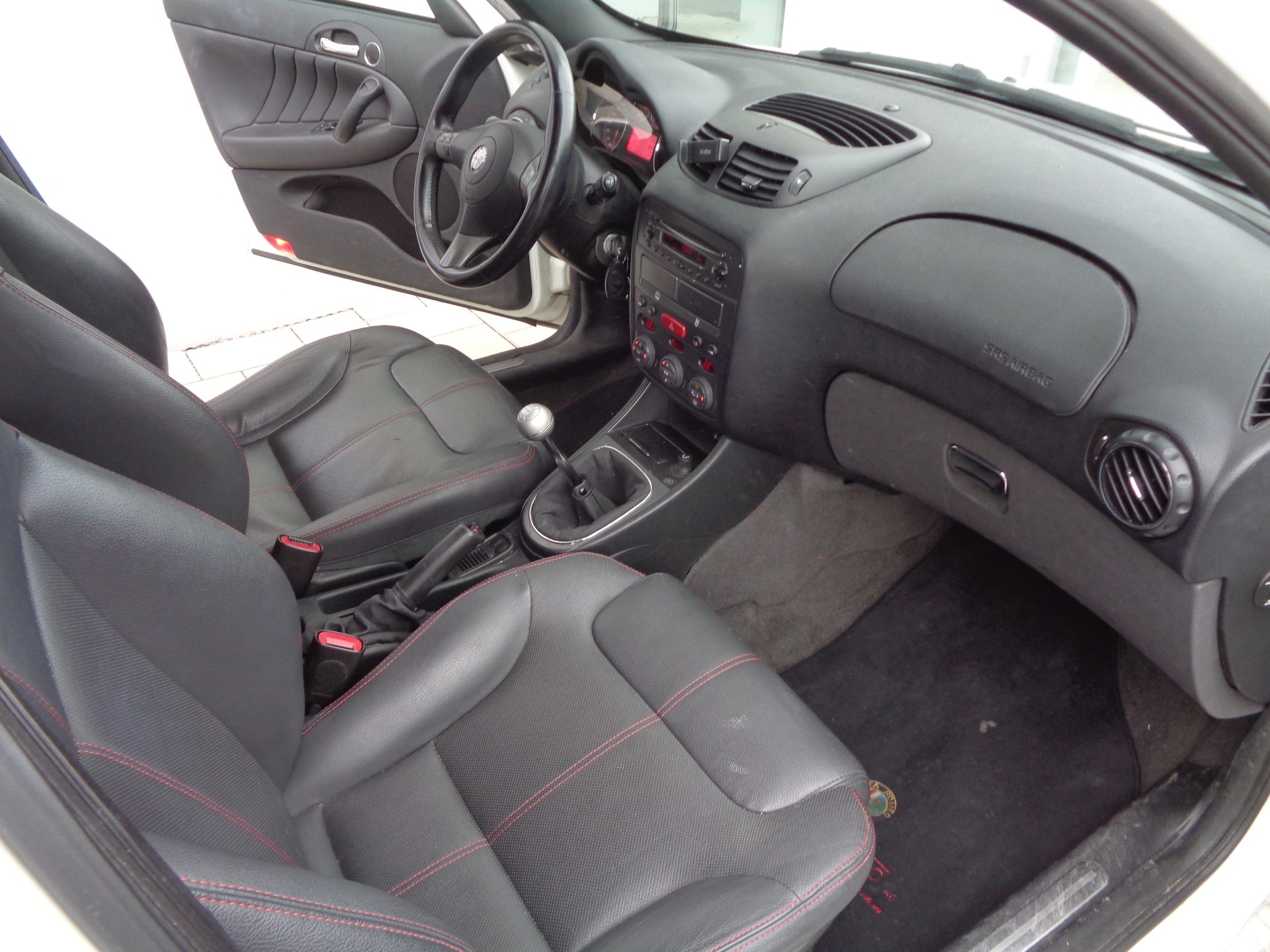 ALFA ROMEO 147 1.6 TS 16V Progression-image-6