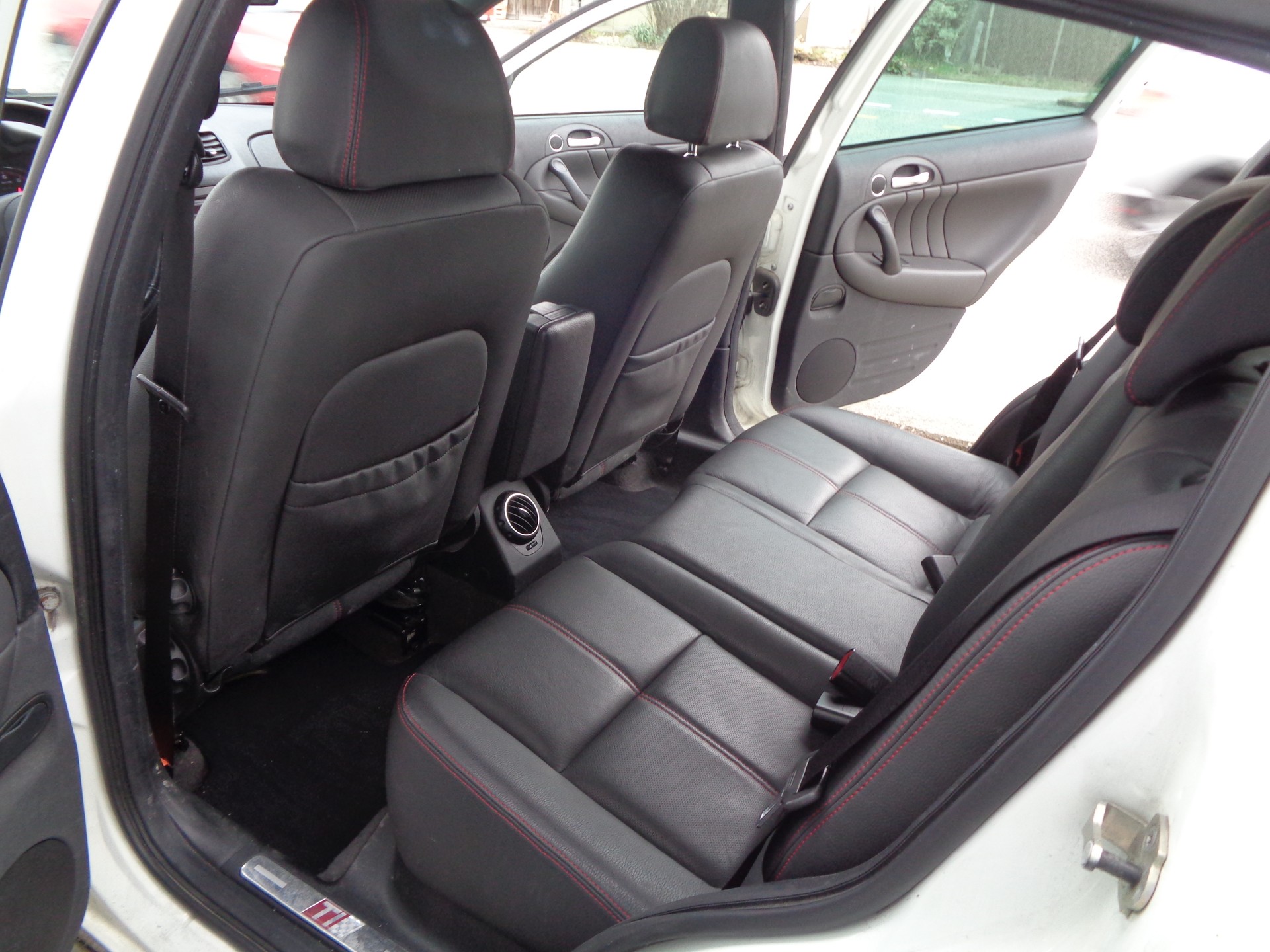 ALFA ROMEO 147 1.6 TS 16V Progression-image-9
