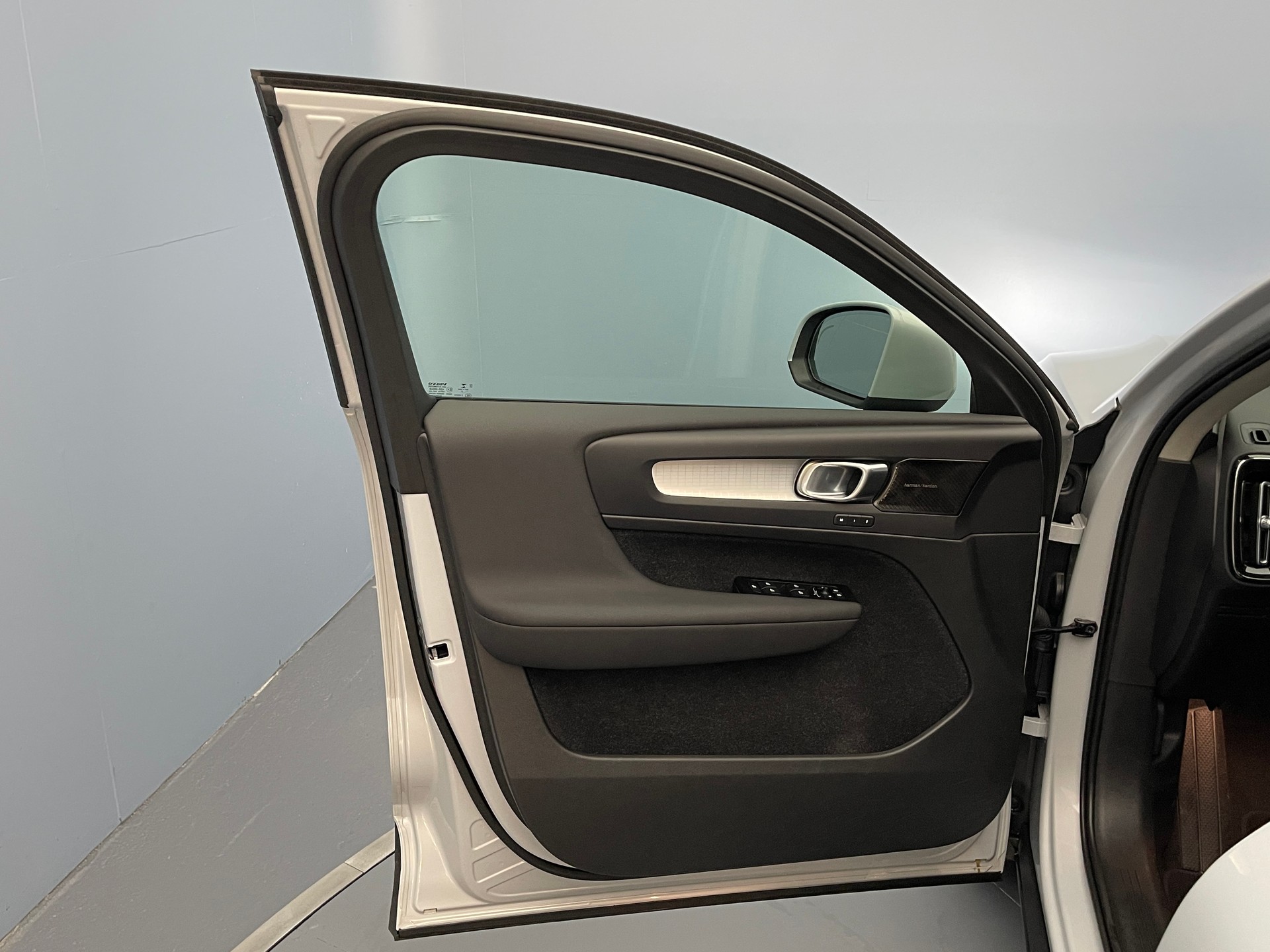 VOLVO XC40 2.0 B4 MH Momentum AWD-image-10