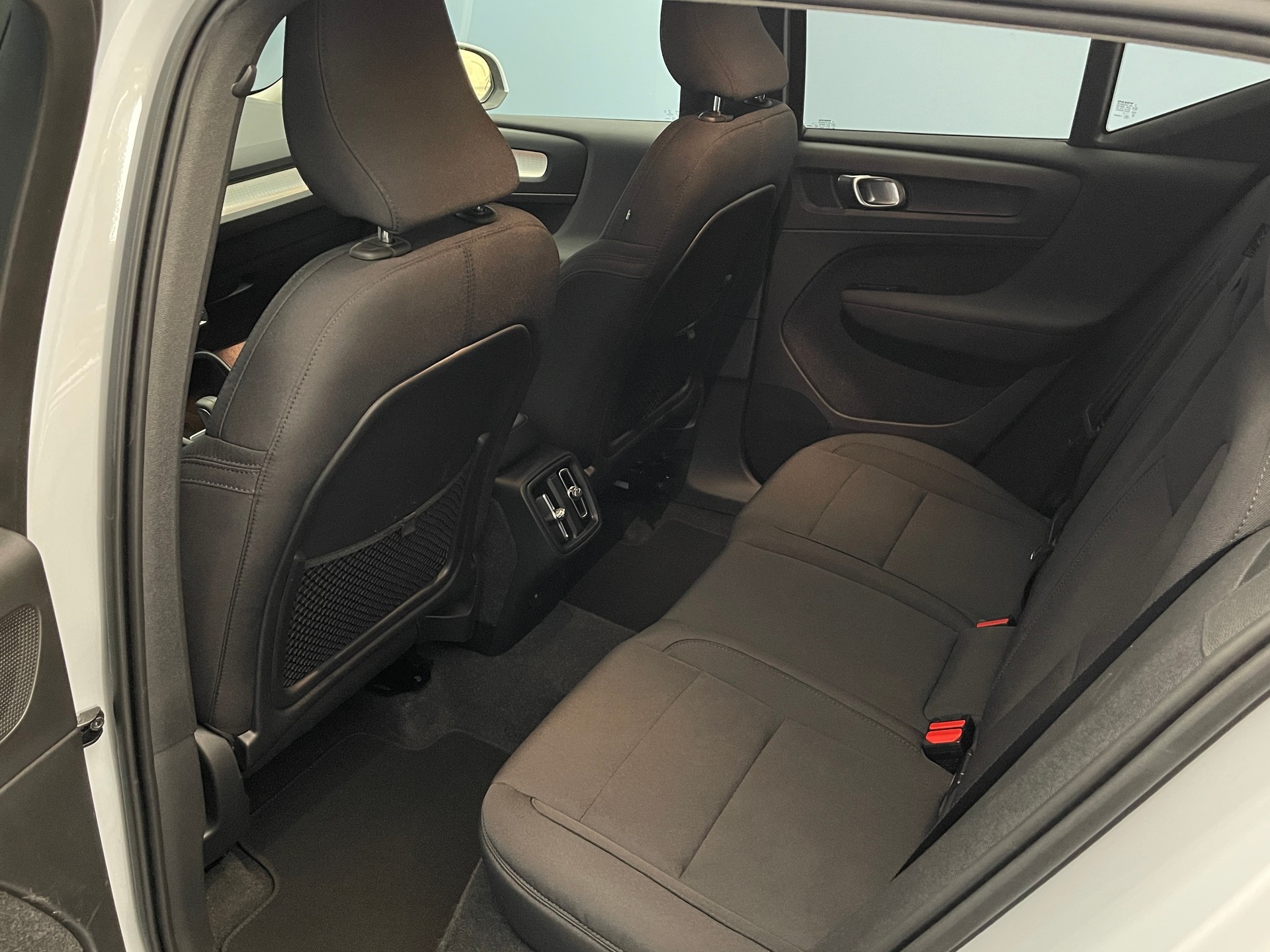 VOLVO XC40 2.0 B4 MH Momentum AWD-image-9