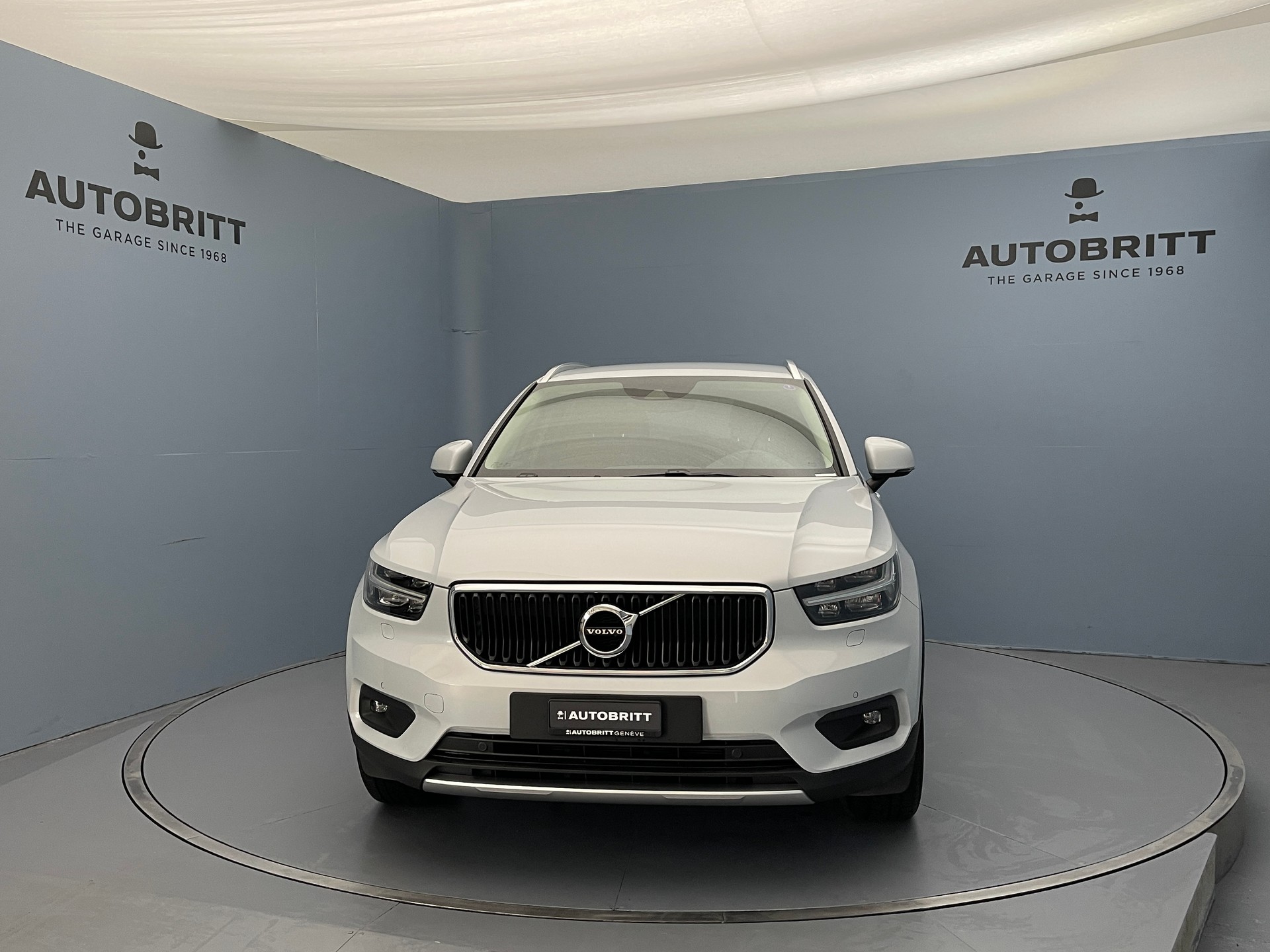 VOLVO XC40 2.0 B4 MH Momentum AWD-image-3