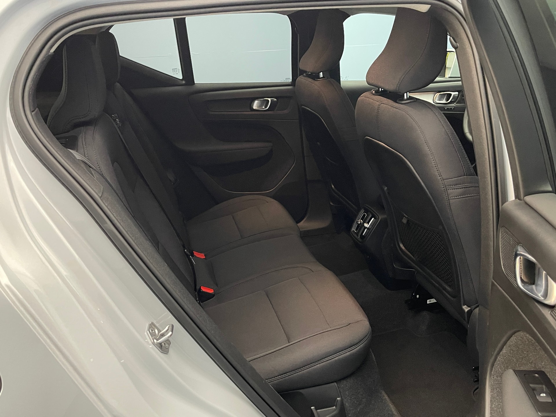 VOLVO XC40 2.0 B4 MH Momentum AWD-image-7