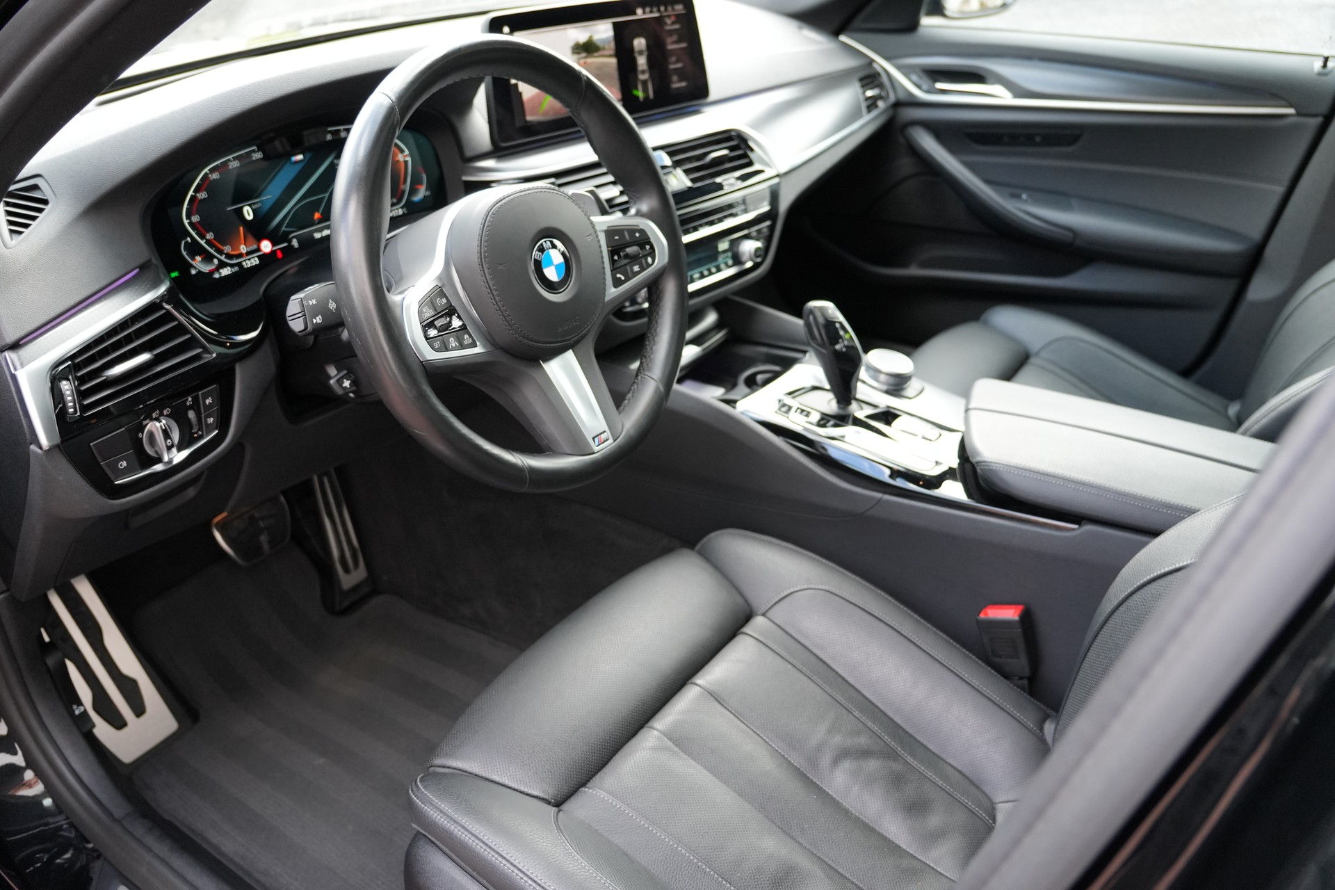 BMW 530i xDrive 48V Pure M Sport Steptronic-image-11