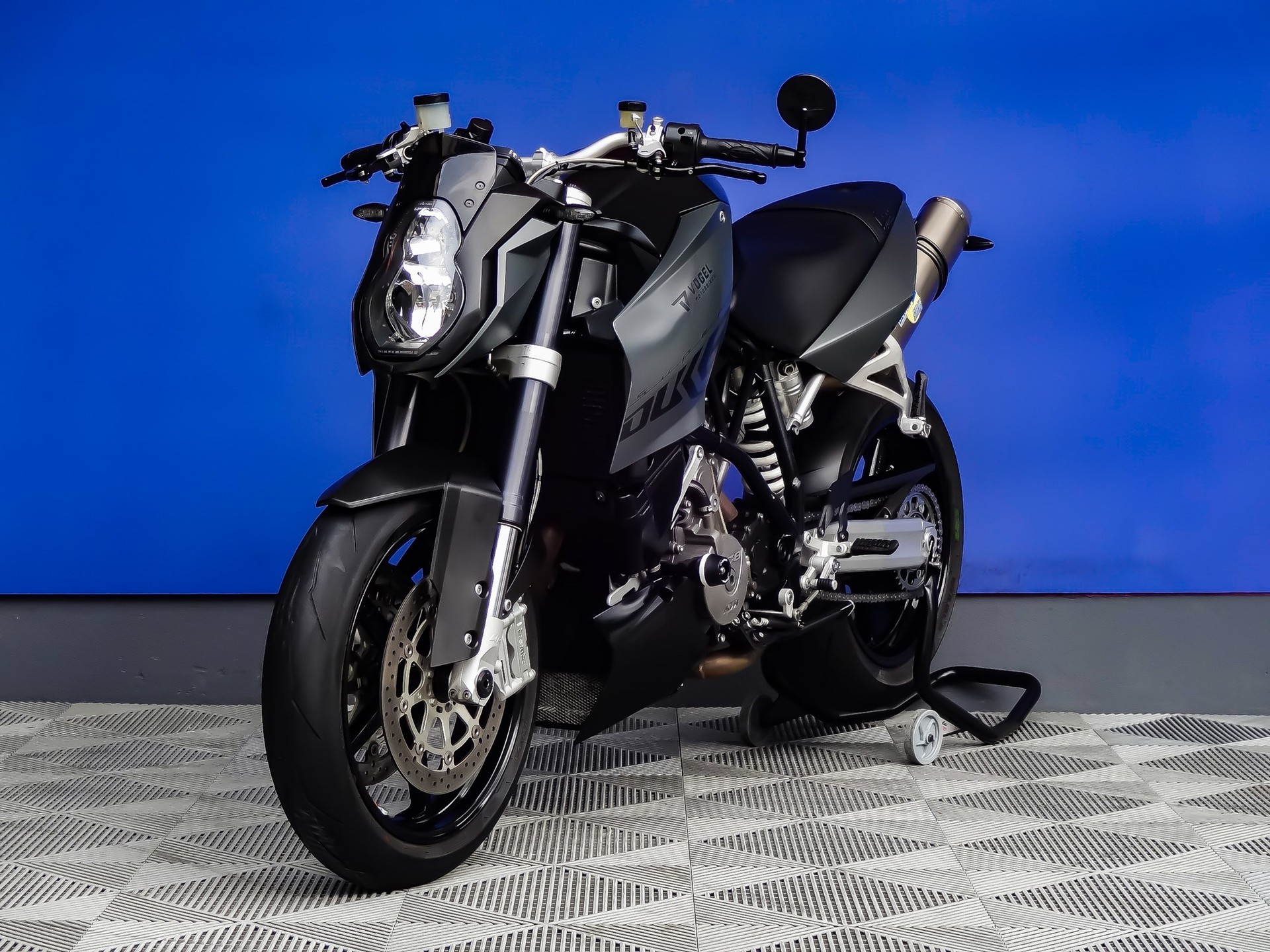 KTM 990 Super Duke-showroom-element-3