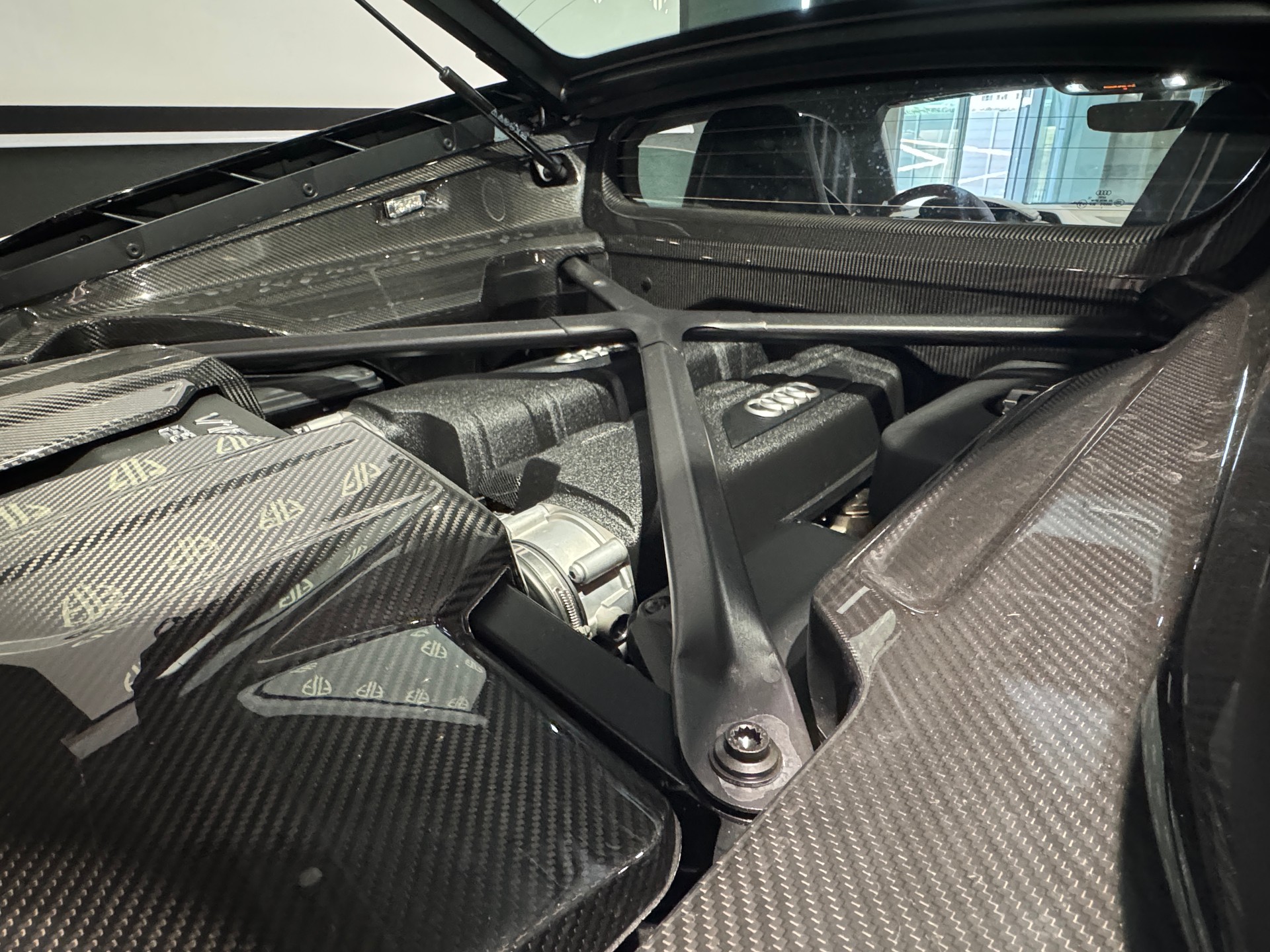 AUDI R8 Coupé GT RWD S-Tronic Limitiert Edition 333-image-15
