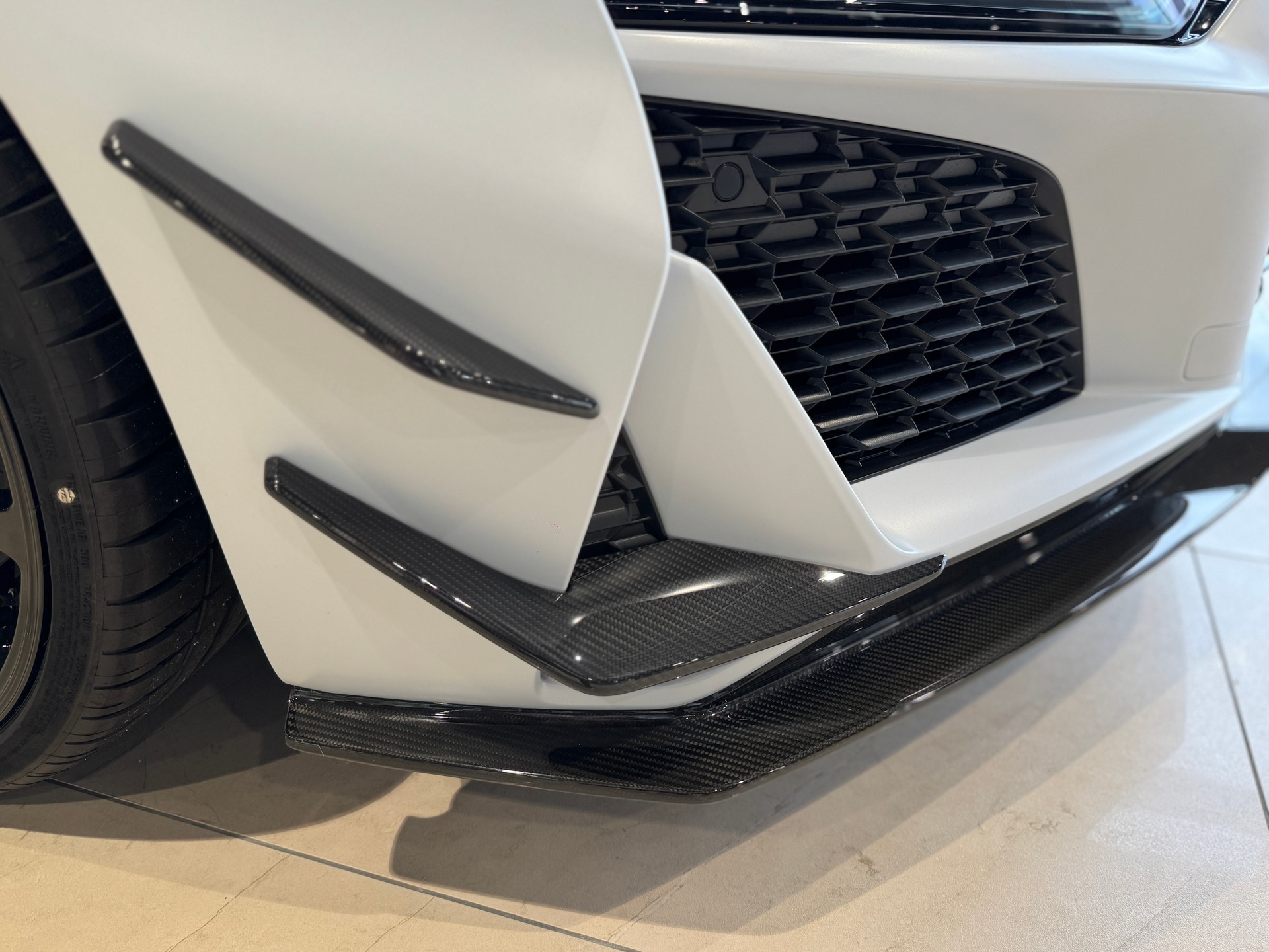 AUDI R8 Coupé GT RWD S-Tronic Limitiert Edition 333-image-8